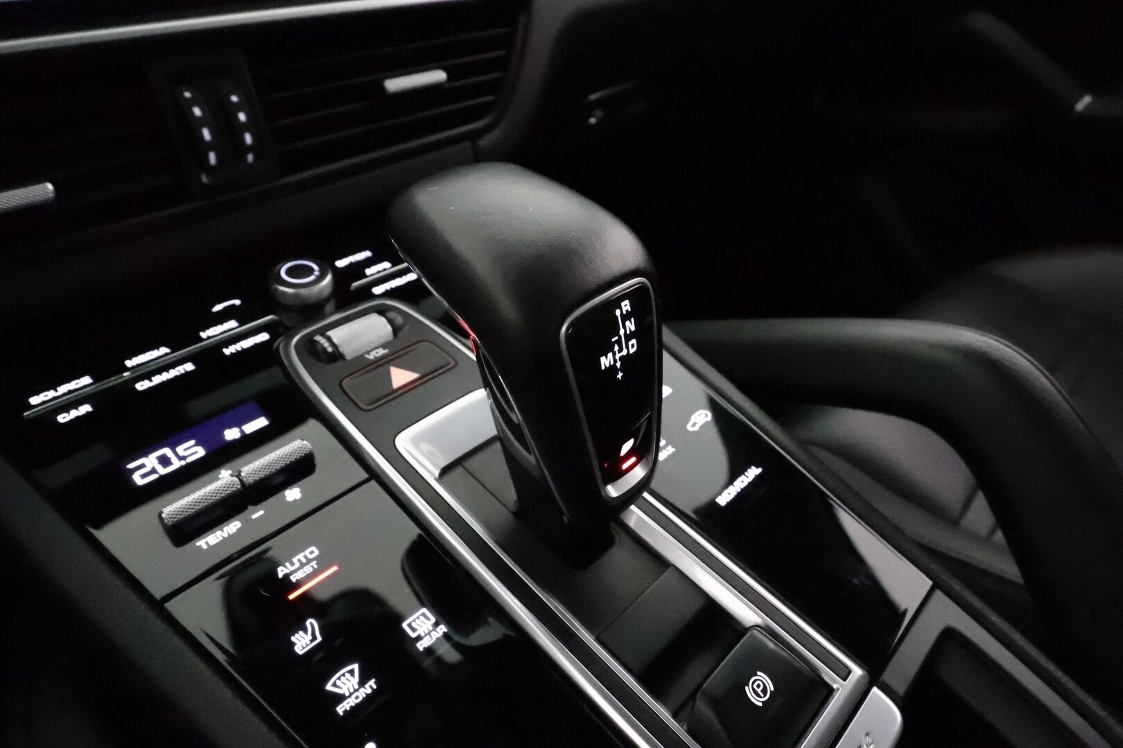 Porsche Cayenne 2020 E-Hybrid Coupé **Lasikatto / ACC / Matrix-LED / 360° / Muistipenkki / Sport Chrono Plus / Ilma-alusta / Koukku / Navi** - 2,99 % KORKOTARJOUS TÄHÄN AUTOON 21.9. ASTI! - 2-Omisteinen Suomi-auto / Kahdet Renkaat 