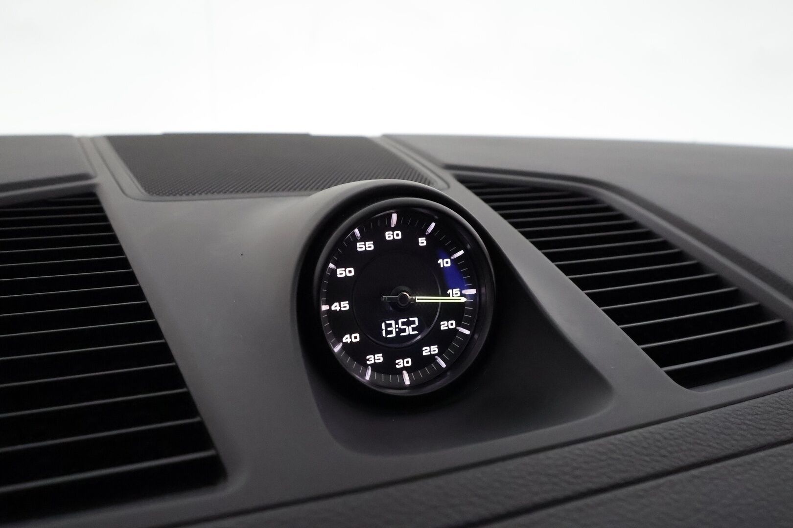 Porsche Cayenne 2020 E-Hybrid Coupé **Lasikatto / ACC / Matrix-LED / 360° / Muistipenkki / Sport Chrono Plus / Ilma-alusta / Koukku / Navi** - 2,99 % KORKOTARJOUS TÄHÄN AUTOON 21.9. ASTI! - 2-Omisteinen Suomi-auto / Kahdet Renkaat 
