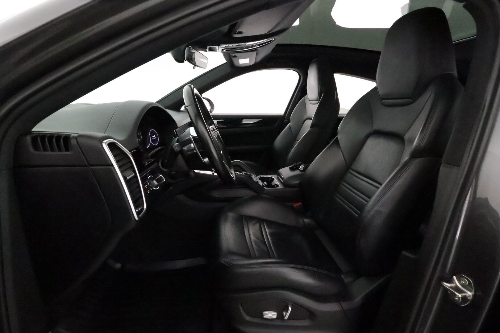 Porsche Cayenne 2020 E-Hybrid Coupé **Lasikatto / ACC / Matrix-LED / 360° / Muistipenkki / Sport Chrono Plus / Ilma-alusta / Koukku / Navi** - 2,99 % KORKOTARJOUS TÄHÄN AUTOON 21.9. ASTI! - 2-Omisteinen Suomi-auto / Kahdet Renkaat 
