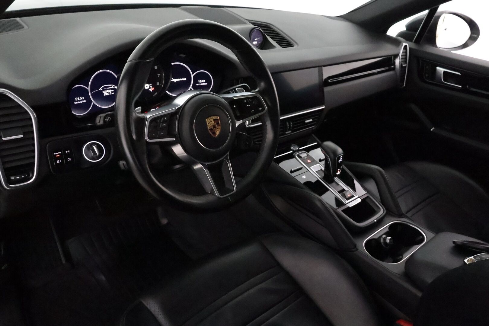 Porsche Cayenne 2020 E-Hybrid Coupé **Lasikatto / ACC / Matrix-LED / 360° / Muistipenkki / Sport Chrono Plus / Ilma-alusta / Koukku / Navi** - 2,99 % KORKOTARJOUS TÄHÄN AUTOON 21.9. ASTI! - 2-Omisteinen Suomi-auto / Kahdet Renkaat 