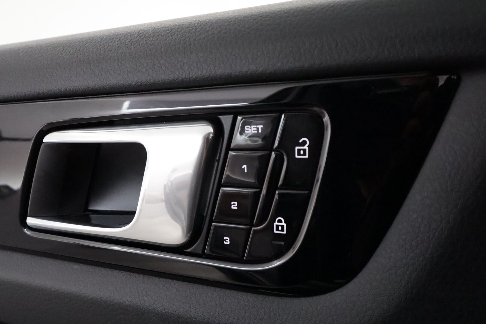 Porsche Cayenne 2020 E-Hybrid Coupé **Lasikatto / ACC / Matrix-LED / 360° / Muistipenkki / Sport Chrono Plus / Ilma-alusta / Koukku / Navi** - 2,99 % KORKOTARJOUS TÄHÄN AUTOON 21.9. ASTI! - 2-Omisteinen Suomi-auto / Kahdet Renkaat 