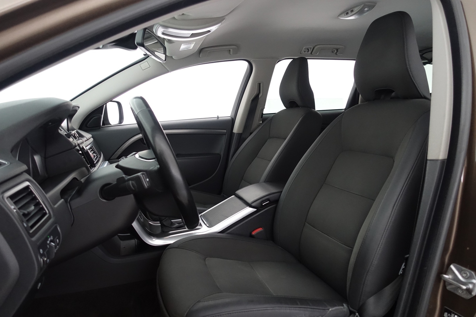 Volvo XC70 2015 D4 AWD Momentum aut - | Vakkari | Vetokoukku | Ratinlämmitin | Bluetooth | 2x renkaat aluvantein |