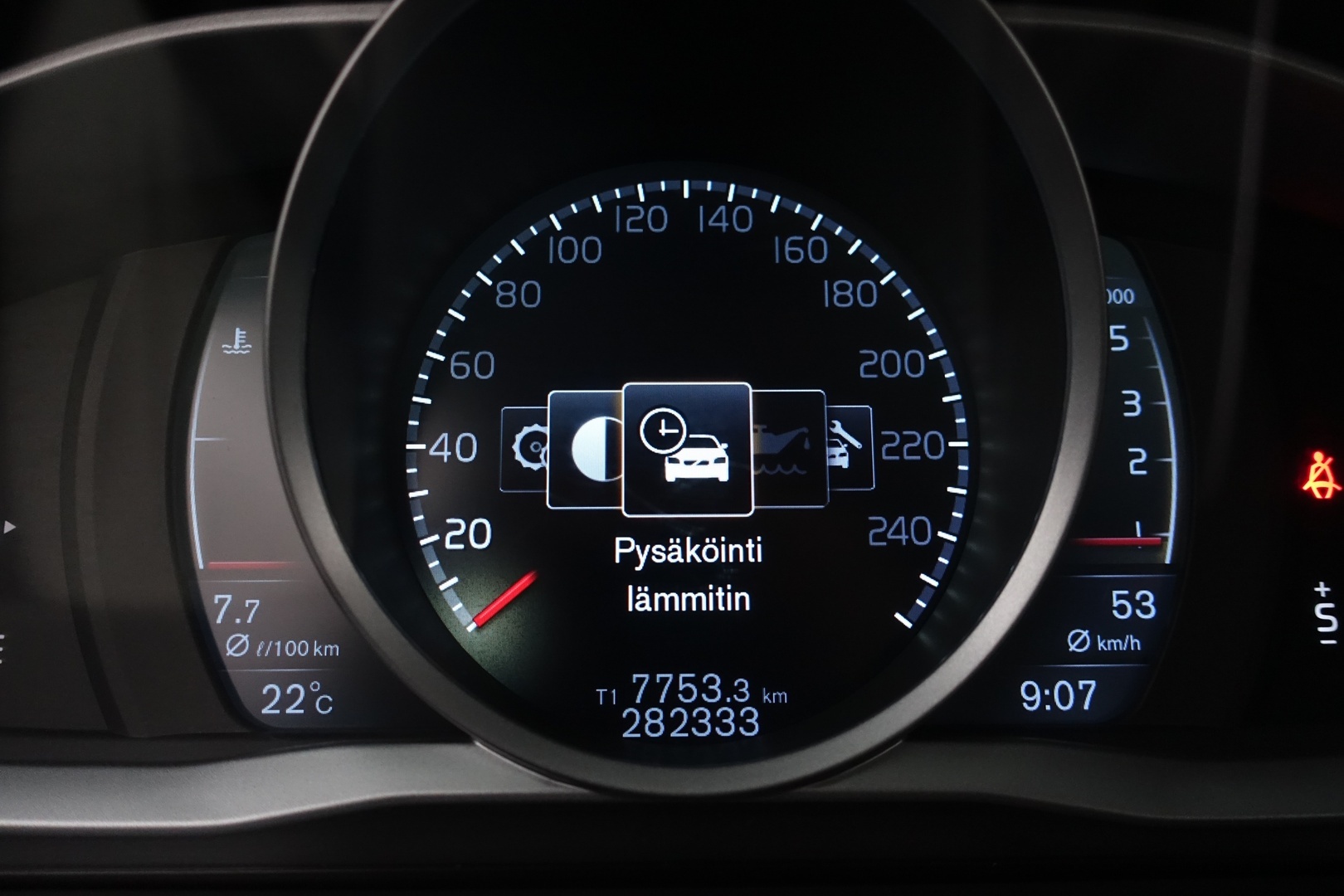 Volvo XC70 2015 D4 AWD Momentum aut - | Vakkari | Vetokoukku | Ratinlämmitin | Bluetooth | 2x renkaat aluvantein |