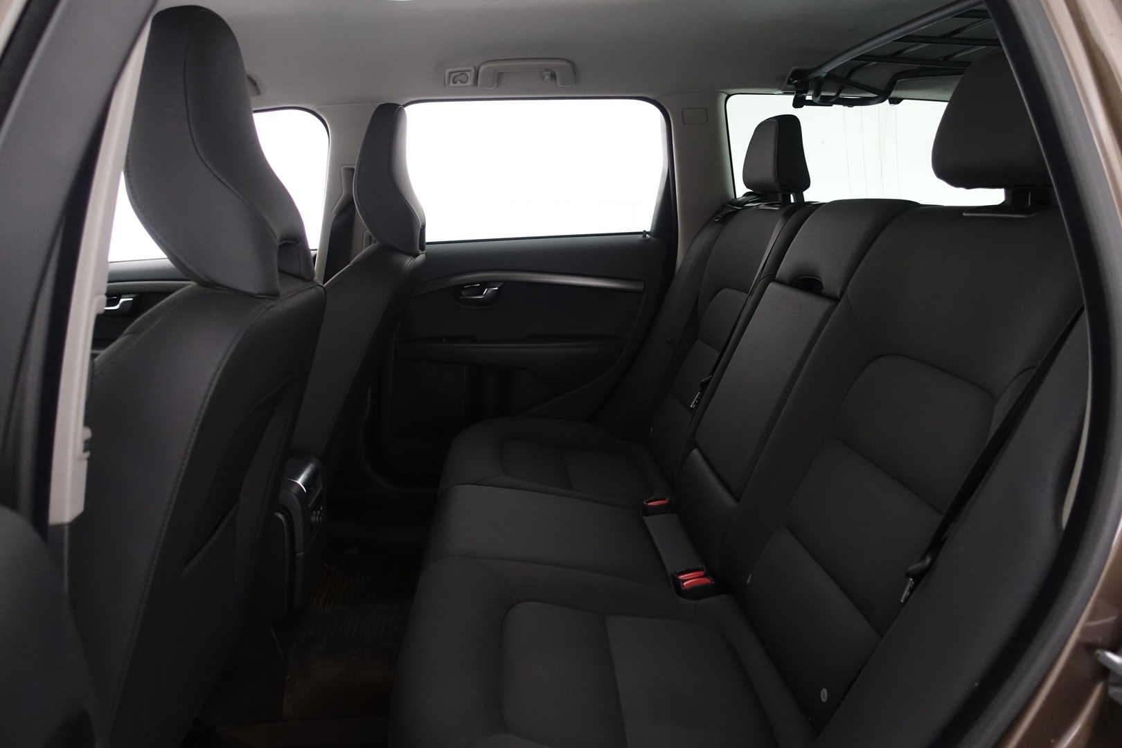 Volvo XC70 2015 D4 AWD Momentum aut - | Vakkari | Vetokoukku | Ratinlämmitin | Bluetooth | 2x renkaat aluvantein |