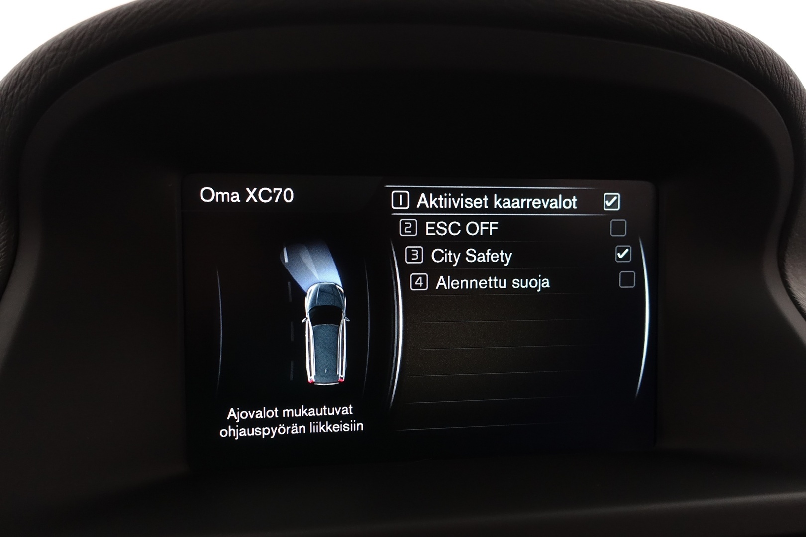 Volvo XC70 2015 D4 AWD Momentum aut - | Vakkari | Vetokoukku | Ratinlämmitin | Bluetooth | 2x renkaat aluvantein |