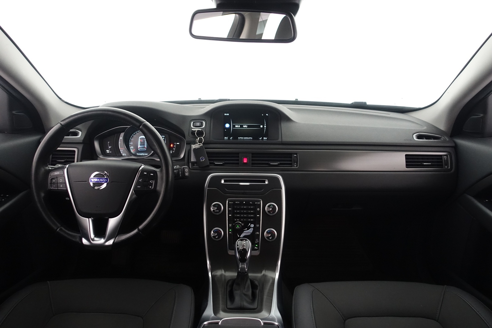 Volvo XC70 2015 D4 AWD Momentum aut - | Vakkari | Vetokoukku | Ratinlämmitin | Bluetooth | 2x renkaat aluvantein |