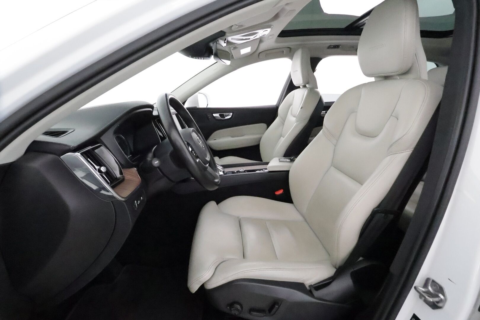 Volvo XC60 2020 T8 TwE AWD Inscription aut **Adapt.vakkari / Panorama / 360° / Muistipenkki / BLIS / Vaaleat nahat** - 3,99 % KORKOTARJOUS TÄHÄN AUTOON - Suomi-auto / Kahdet renkaat aluvanteilla / Merkkihuollettu / HUD / Webasto / Penkinlämmittimet takana / Digimittaristo 