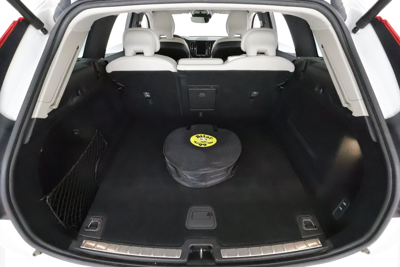 Volvo XC60 2020 T8 TwE AWD Inscription aut **Adapt.vakkari / Panorama / 360° / Muistipenkki / BLIS / Vaaleat nahat** - 3,99 % KORKOTARJOUS TÄHÄN AUTOON - Suomi-auto / Kahdet renkaat aluvanteilla / Merkkihuollettu / HUD / Webasto / Penkinlämmittimet takana / Digimittaristo 
