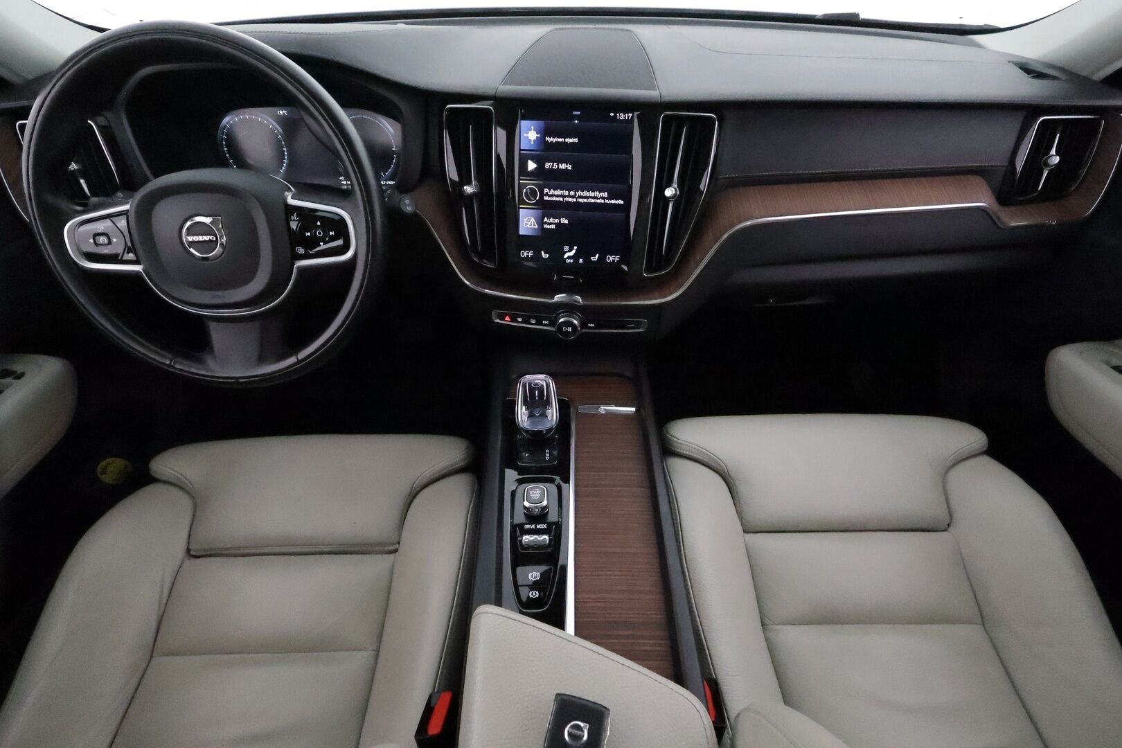Volvo XC60 2020 T8 TwE AWD Inscription aut **Adapt.vakkari / Panorama / 360° / Muistipenkki / BLIS / Vaaleat nahat** - 3,99 % KORKOTARJOUS TÄHÄN AUTOON - Suomi-auto / Kahdet renkaat aluvanteilla / Merkkihuollettu / HUD / Webasto / Penkinlämmittimet takana / Digimittaristo 