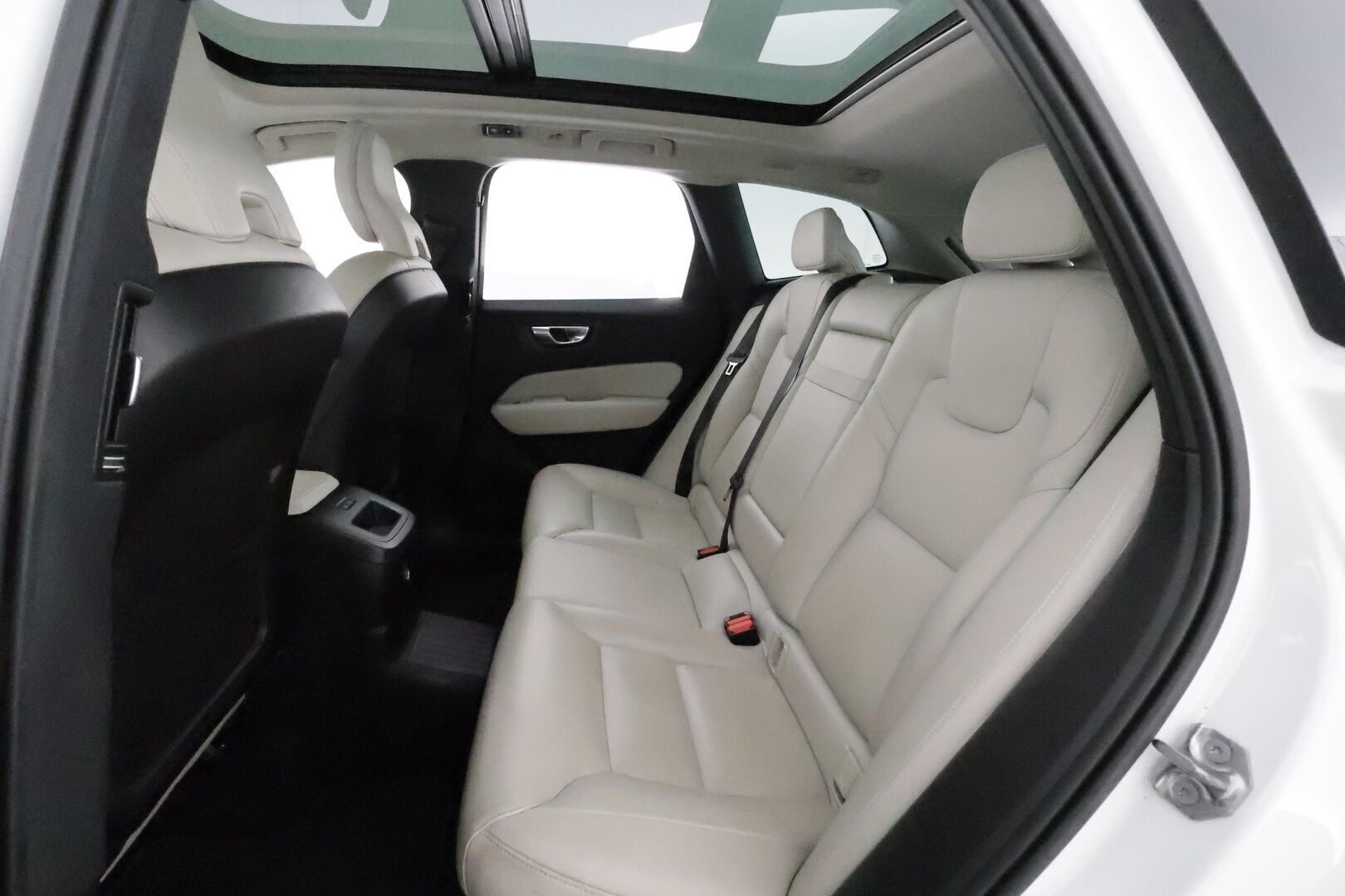 Volvo XC60 2020 T8 TwE AWD Inscription aut **Adapt.vakkari / Panorama / 360° / Muistipenkki / BLIS / Vaaleat nahat** - 3,99 % KORKOTARJOUS TÄHÄN AUTOON - Suomi-auto / Kahdet renkaat aluvanteilla / Merkkihuollettu / HUD / Webasto / Penkinlämmittimet takana / Digimittaristo 