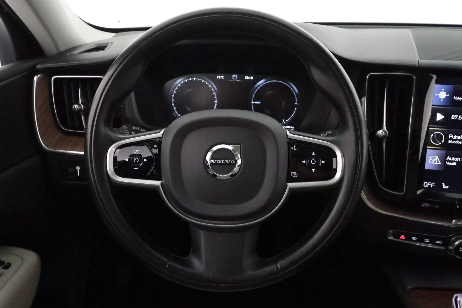 Volvo XC60 2020 T8 TwE AWD Inscription aut **Adapt.vakkari / Panorama / 360° / Muistipenkki / BLIS / Vaaleat nahat** - 3,99 % KORKOTARJOUS TÄHÄN AUTOON - Suomi-auto / Kahdet renkaat aluvanteilla / Merkkihuollettu / HUD / Webasto / Penkinlämmittimet takana / Digimittaristo 