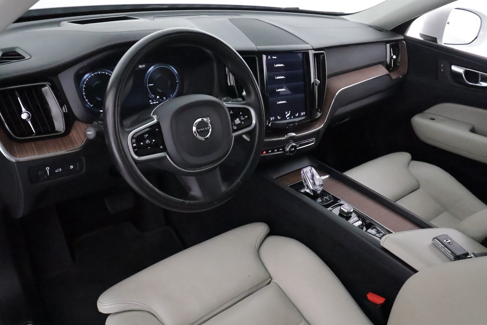 Volvo XC60 2020 T8 TwE AWD Inscription aut **Adapt.vakkari / Panorama / 360° / Muistipenkki / BLIS / Vaaleat nahat** - 3,99 % KORKOTARJOUS TÄHÄN AUTOON - Suomi-auto / Kahdet renkaat aluvanteilla / Merkkihuollettu / HUD / Webasto / Penkinlämmittimet takana / Digimittaristo 