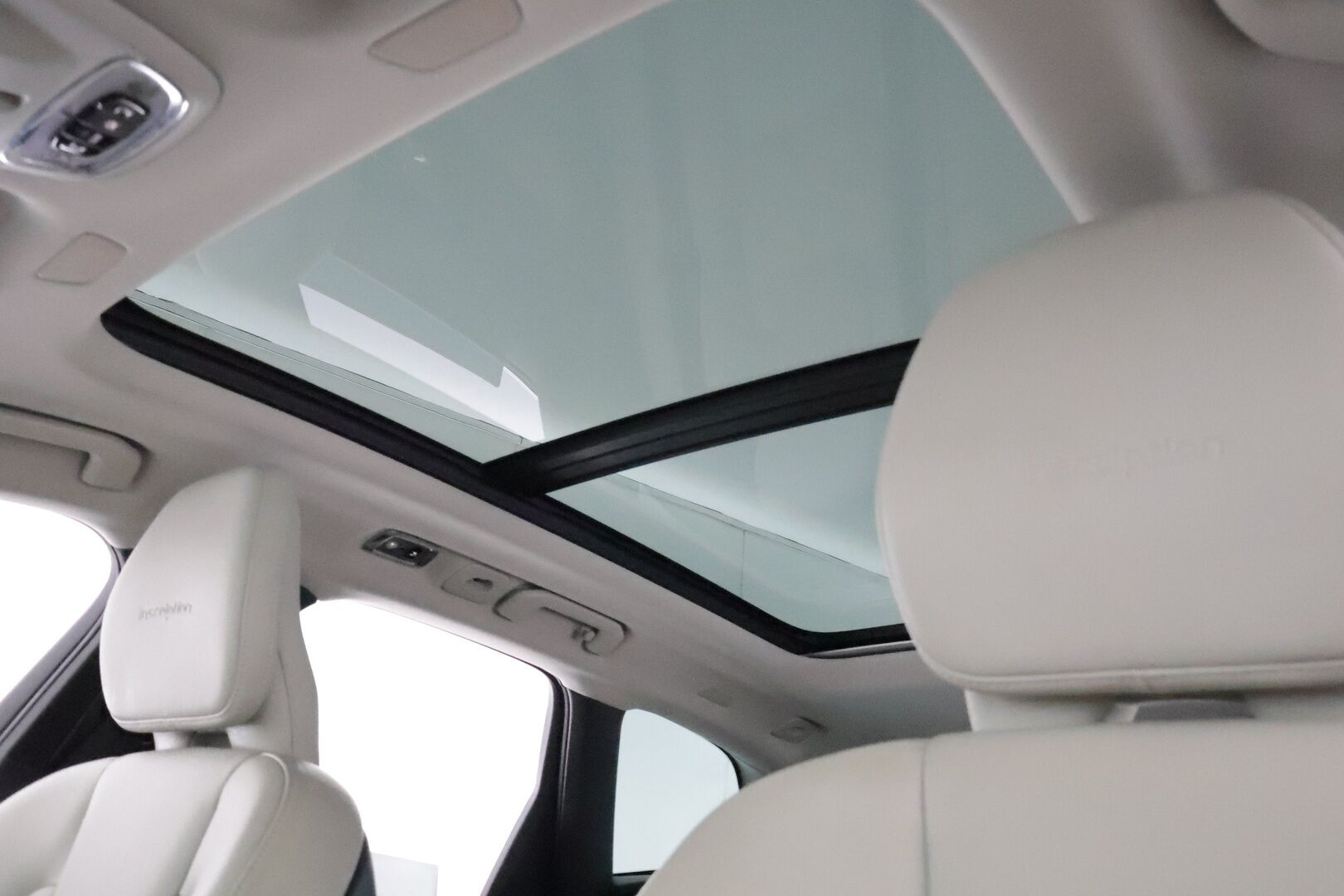 Volvo XC60 2020 T8 TwE AWD Inscription aut **Adapt.vakkari / Panorama / 360° / Muistipenkki / BLIS / Vaaleat nahat** - 3,99 % KORKOTARJOUS TÄHÄN AUTOON - Suomi-auto / Kahdet renkaat aluvanteilla / Merkkihuollettu / HUD / Webasto / Penkinlämmittimet takana / Digimittaristo 