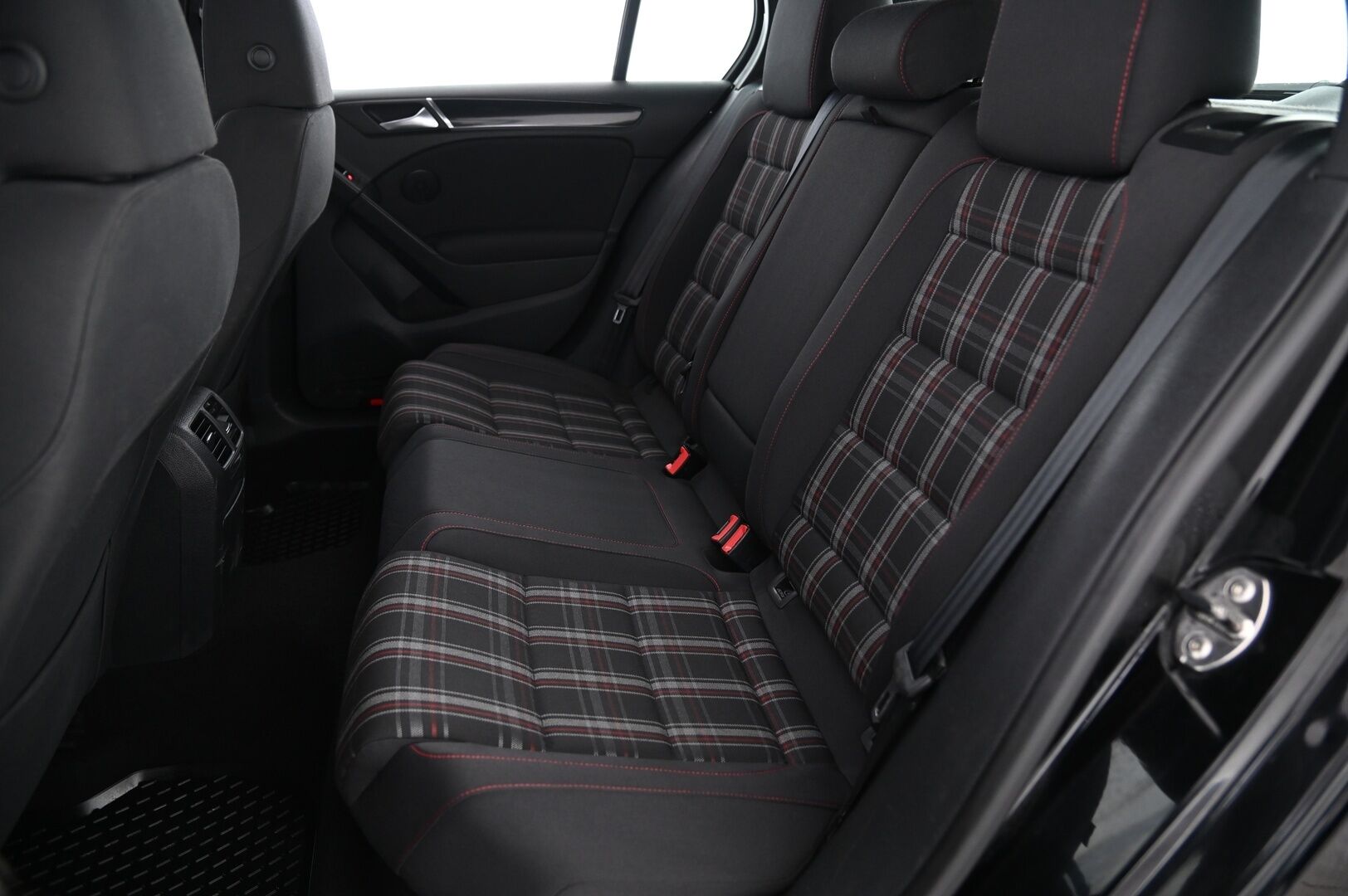 Volkswagen Golf 2010 GTI 2,0 155 kW (210 hv) 4-ovinen *Dynaudio / Lohko+sis / Navi / Vakkari / Sporttipenkit* - *Juuri huollettu / 2x renkaat!* - HULLU BLACKWEEK KORKOTARJOUS 2,49%