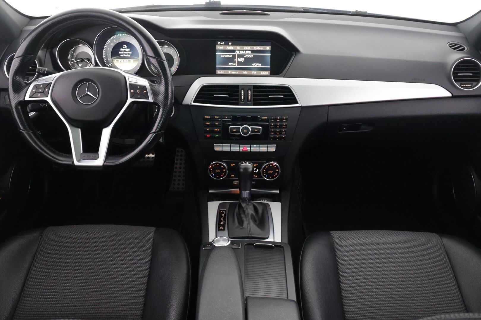 Mercedes-Benz C 2011 180 BE A Premium Business Avantgarde * AMG ulkopaketti / Vakkari / Panorama / Tutkat* - *Juuri katsastettu / Viimeisin huolto 06.2025 / Siisti*