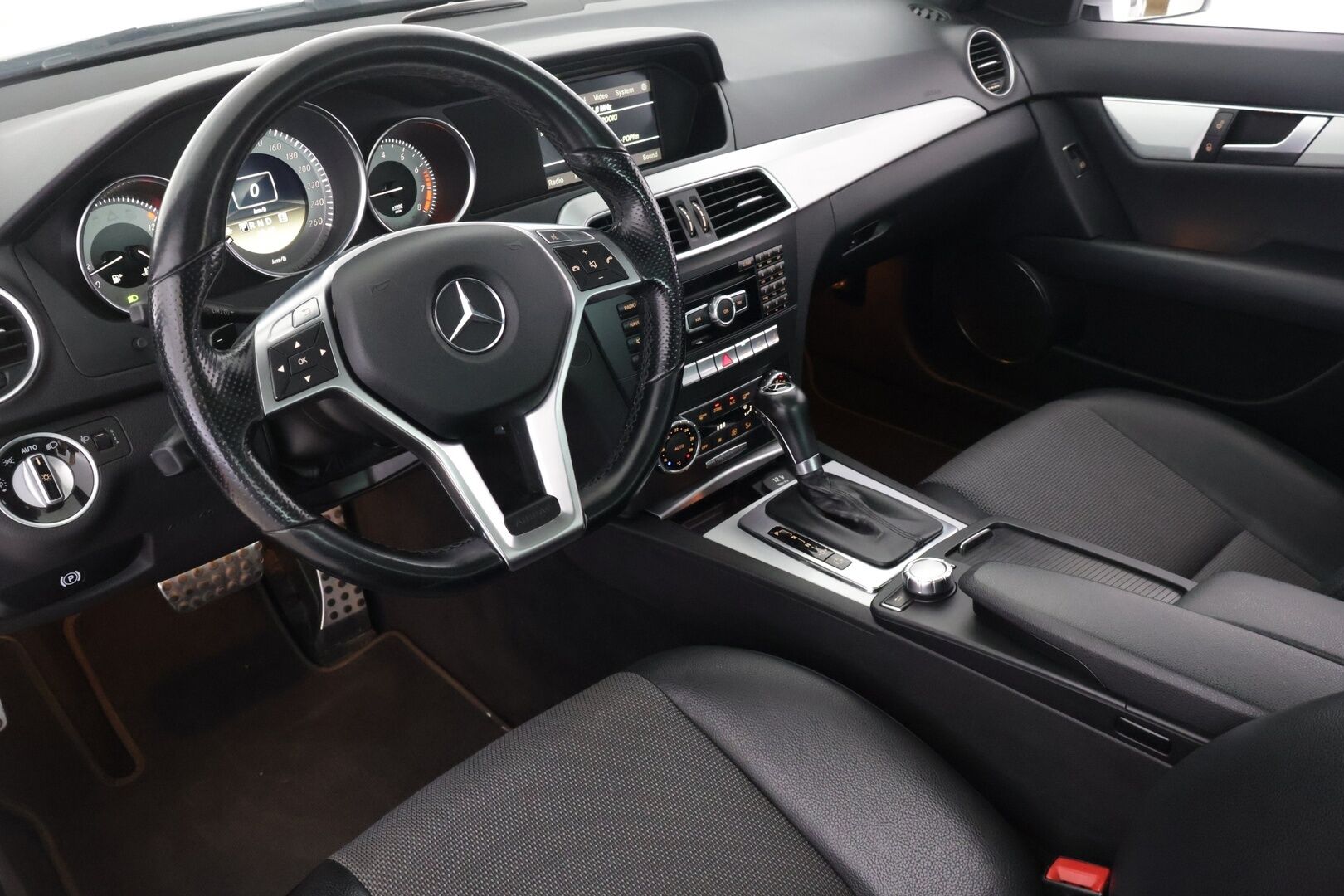 Mercedes-Benz C 2011 180 BE A Premium Business Avantgarde * AMG ulkopaketti / Vakkari / Panorama / Tutkat* - *Juuri katsastettu / Viimeisin huolto 06.2025 / Siisti*
