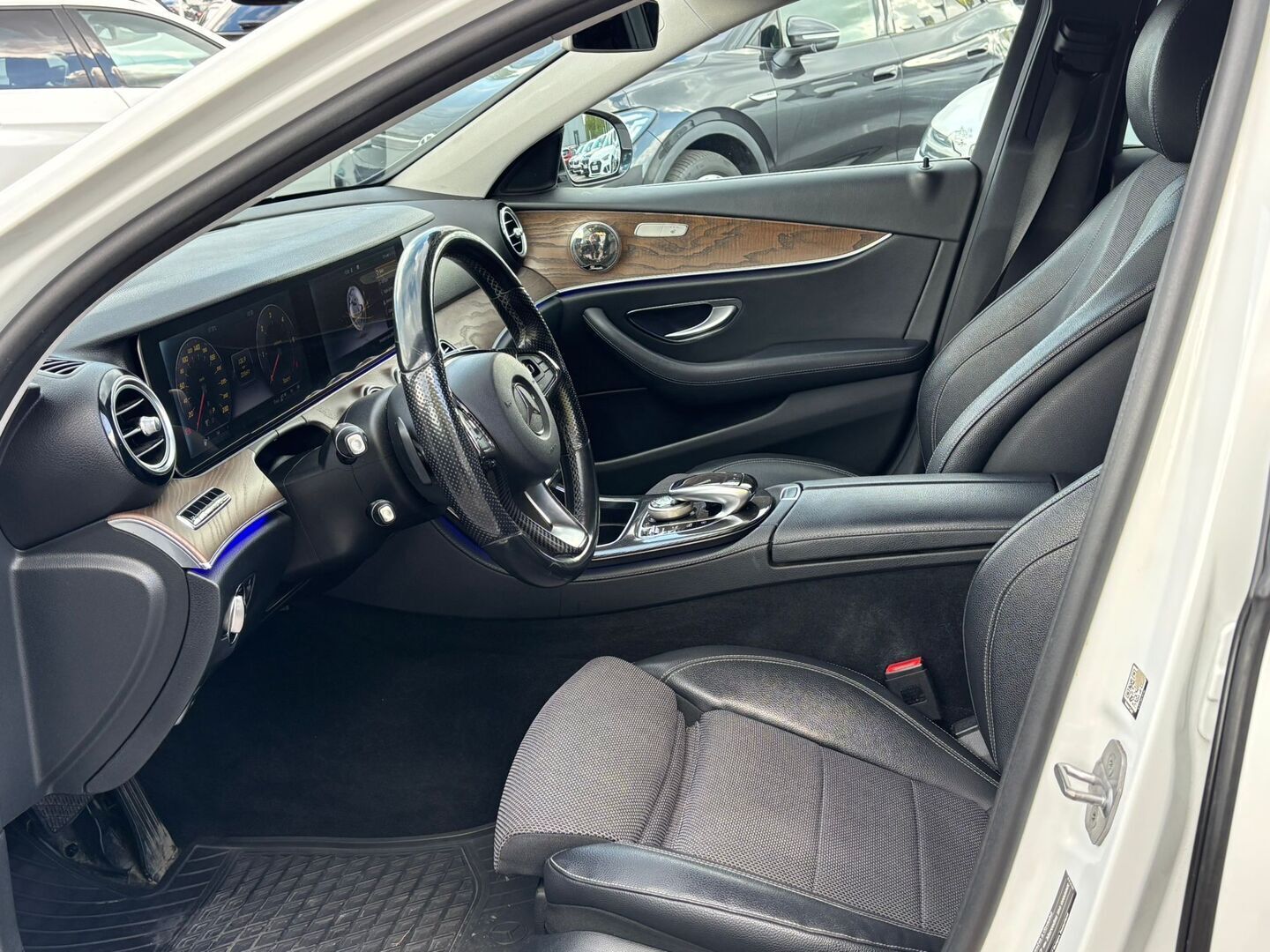 Mercedes-Benz E 2017 220 d A Premium Business*HUD / Widescreen / Tutkat / 360 Kamera* - *Juuri Saapunut / Siisti*