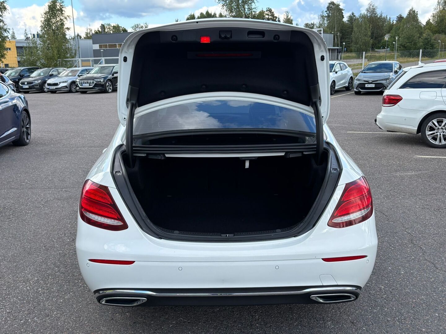 Mercedes-Benz E 2017 220 d A Premium Business*HUD / Widescreen / Tutkat / 360 Kamera* - *Juuri Saapunut / Siisti*
