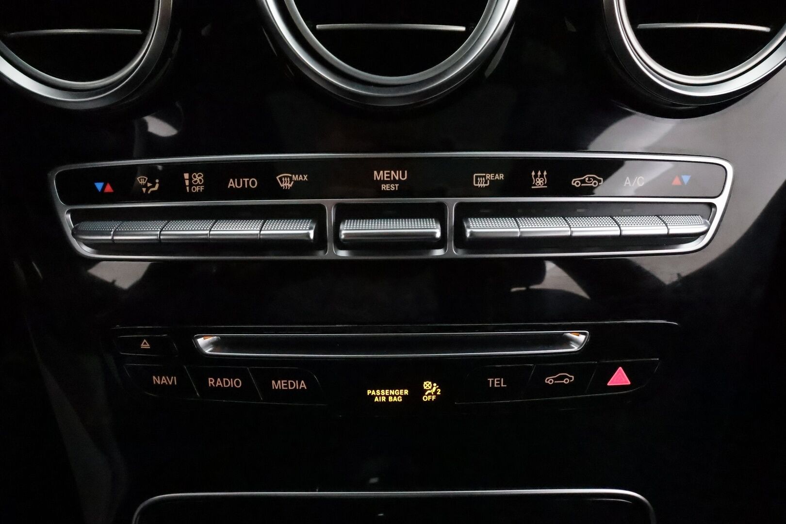 Mercedes-Benz GLC 2017 250 d 4Matic A Premium Business AMG **Panorama / Burmester / Webasto / LED-High Performance / Sporttipenkit / P.Tutkat** - Kahdet Renkaat / Juuri huollettu / Night paketti