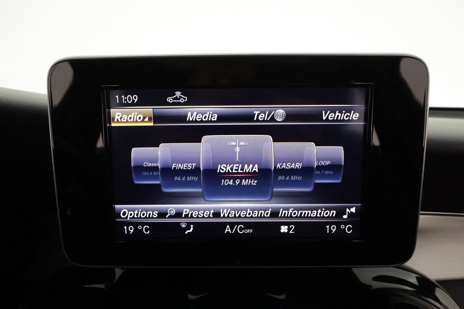 Mercedes-Benz GLC 2017 250 d 4Matic A Premium Business AMG **Panorama / Burmester / Webasto / LED-High Performance / Sporttipenkit / P.Tutkat** - Kahdet Renkaat / Juuri huollettu / Night paketti