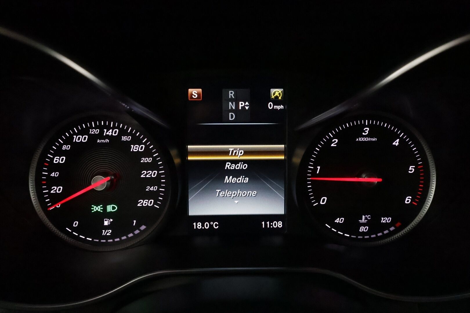 Mercedes-Benz GLC 2017 250 d 4Matic A Premium Business AMG **Panorama / Burmester / Webasto / LED-High Performance / Sporttipenkit / P.Tutkat** - 3,99 % KORKOTARJOUS TÄHÄN AUTOON 31.8. ASTI! - Kahdet Renkaat