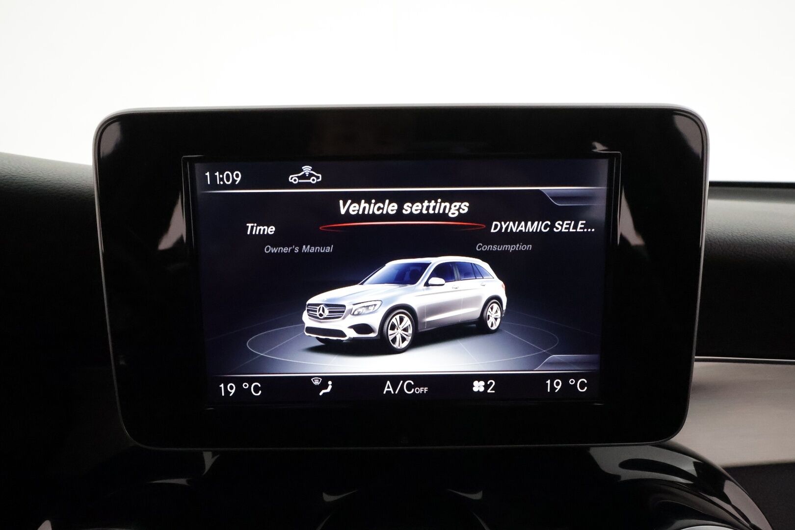Mercedes-Benz GLC 2017 250 d 4Matic A Premium Business AMG **Panorama / Burmester / Webasto / LED-High Performance / Sporttipenkit / P.Tutkat** - 3,99 % KORKOTARJOUS TÄHÄN AUTOON 31.8. ASTI! - Kahdet Renkaat