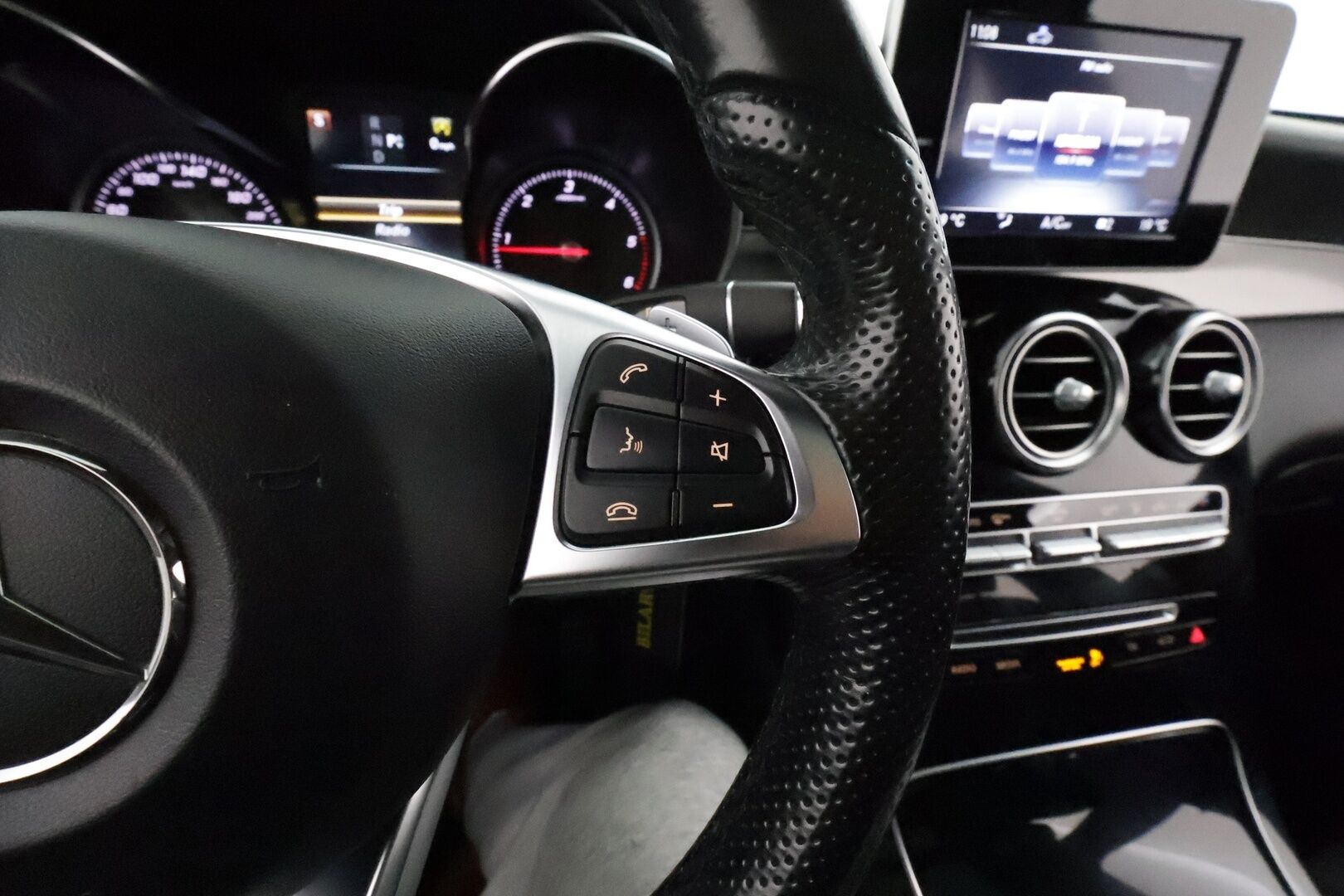 Mercedes-Benz GLC 2017 250 d 4Matic A Premium Business AMG - Panorama | Burmester | Webasto | Nahka-alcantara | Night paketti | Sähkökontti | 2x alut | Tutkat | Helmiäisväri