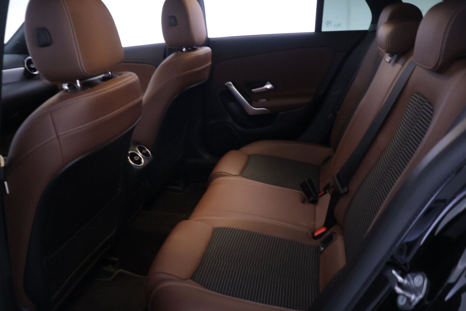 Mercedes-Benz CLA 2019 180 A Shooting Brake Business Progressive - | 1-om Suomi-auto | Ruskeapuolinahka | Widescreen | Android & Applecarplay | P-Kamera | Ratin lämmitys |