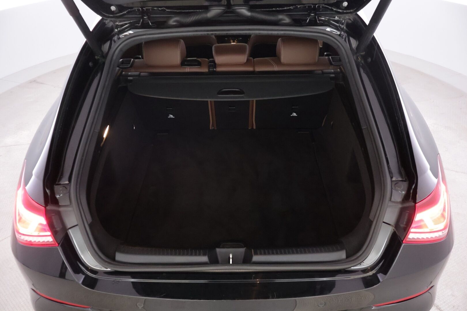 Mercedes-Benz CLA 2019 180 A Shooting Brake Business Progressive - | 1-om Suomi-auto | Ruskeapuolinahka | Widescreen | Android & Applecarplay | P-Kamera | Ratin lämmitys |