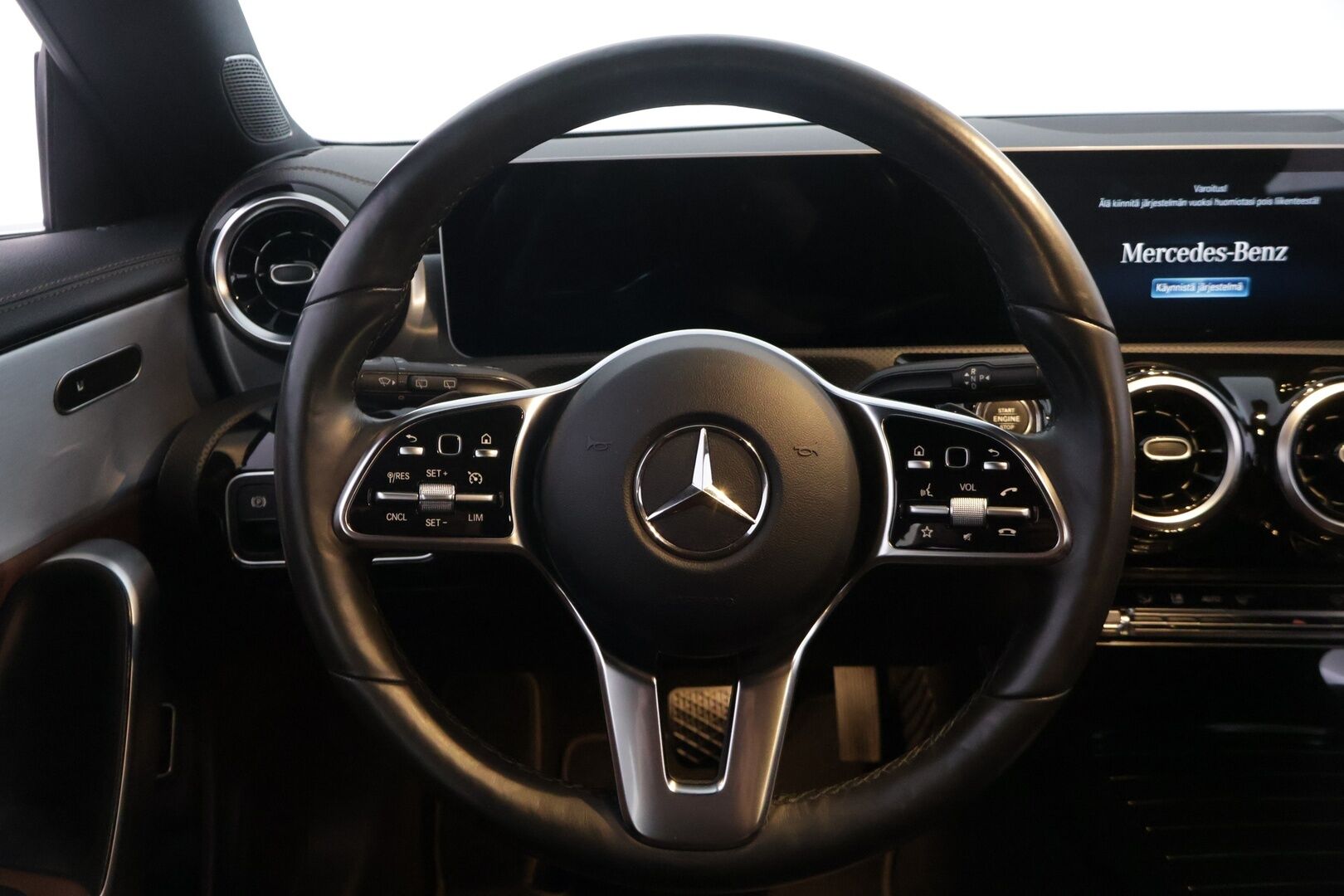 Mercedes-Benz CLA 2019 180 A Shooting Brake Business Progressive - | 1-om Suomi-auto | Ruskeapuolinahka | Widescreen | Android & Applecarplay | P-Kamera | Ratin lämmitys |