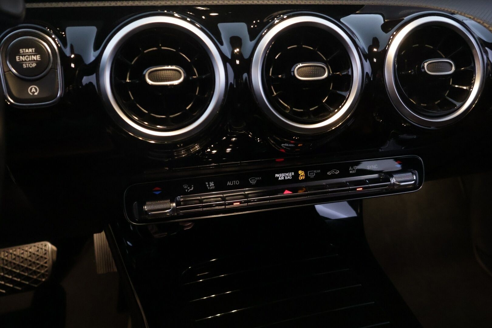 Mercedes-Benz CLA 2019 180 A Shooting Brake Business Progressive - | 1-om Suomi-auto | Ruskeapuolinahka | Widescreen | Android & Applecarplay | P-Kamera | Ratin lämmitys |
