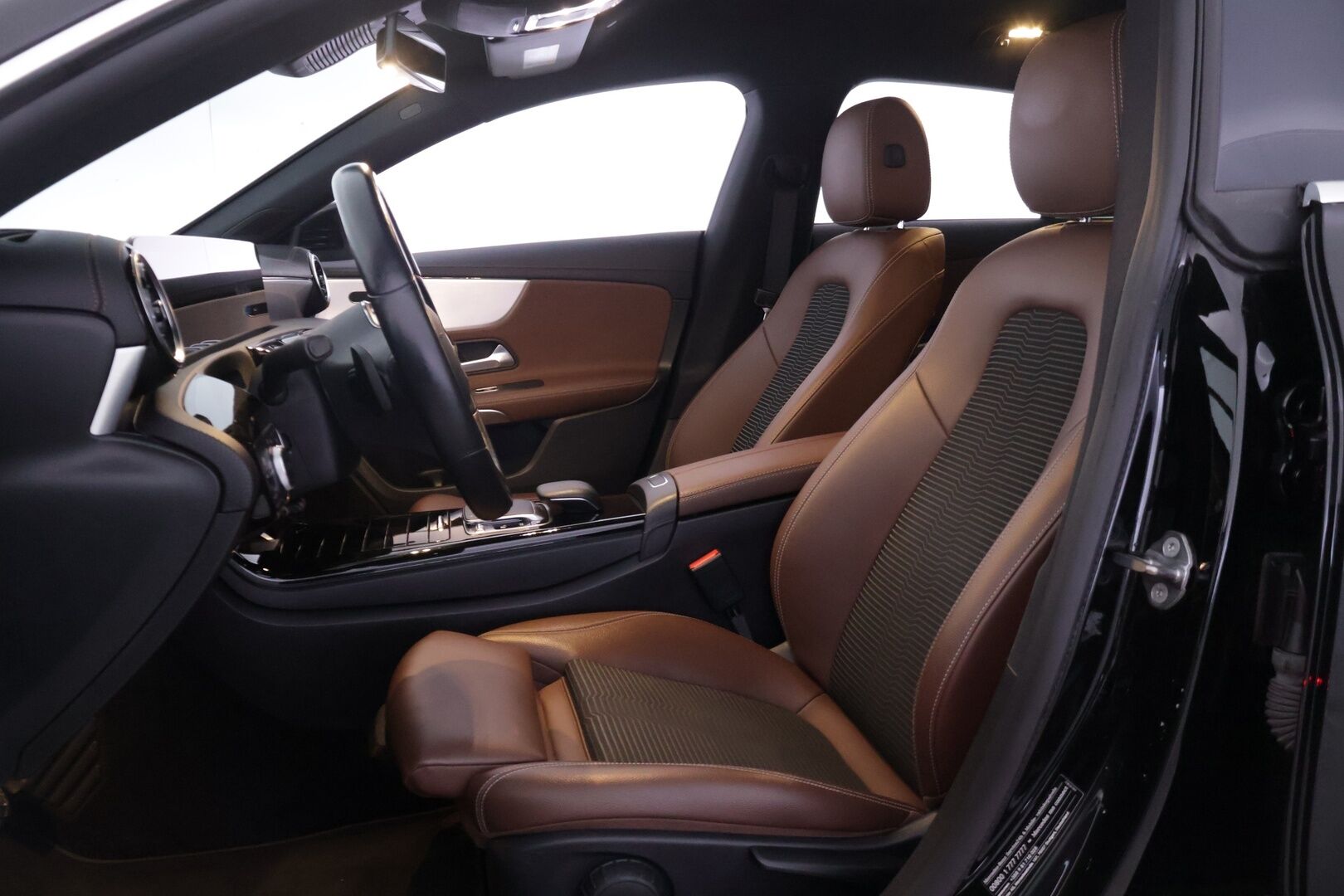 Mercedes-Benz CLA 2019 180 A Shooting Brake Business Progressive - | 1-om Suomi-auto | Ruskeapuolinahka | Widescreen | Android & Applecarplay | P-Kamera | Ratin lämmitys |