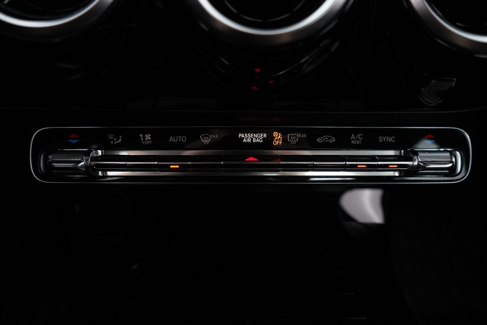Mercedes-Benz CLA 2019 180 A Business Progressive * Multibeam LED / Digimittaristo / Urheilu Istuimet / Keyless / P.Kamera * - Suomi-auto / Kahdet renkaat alumiinivantein / Upea