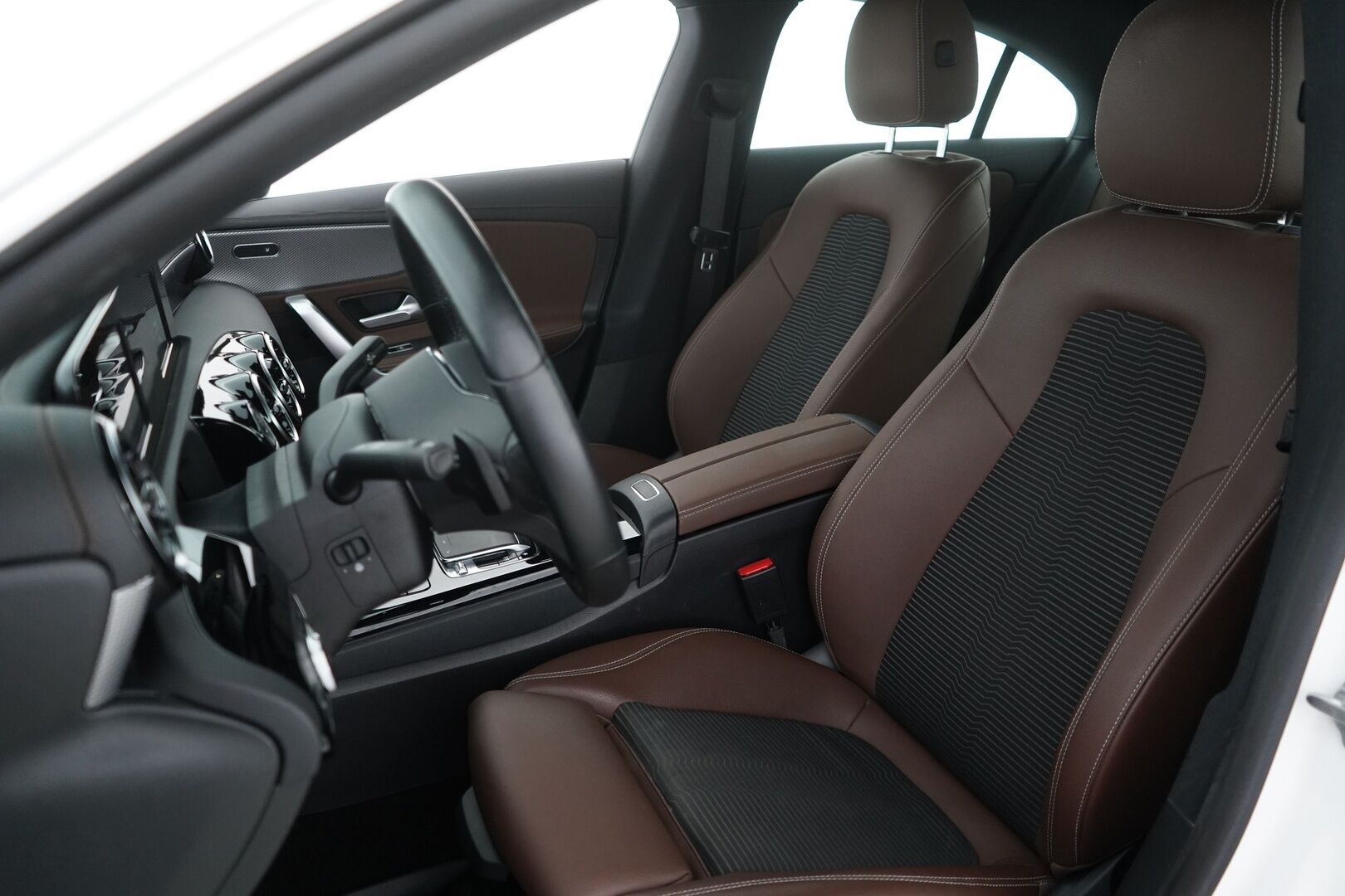 Mercedes-Benz CLA 2019 180 A Business Progressive * Multibeam LED / Digimittaristo / Urheilu Istuimet / Keyless / P.Kamera * - Suomi-auto / Kahdet renkaat alumiinivantein / Upea