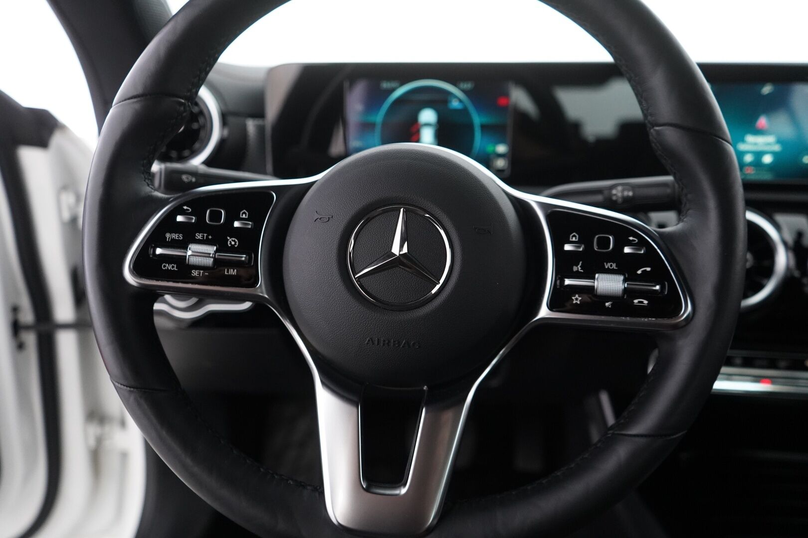 Mercedes-Benz CLA 2019 180 A Business Progressive * Multibeam LED / Digimittaristo / Urheilu Istuimet / Keyless / P.Kamera * - Suomi-auto / Kahdet renkaat alumiinivantein / Upea