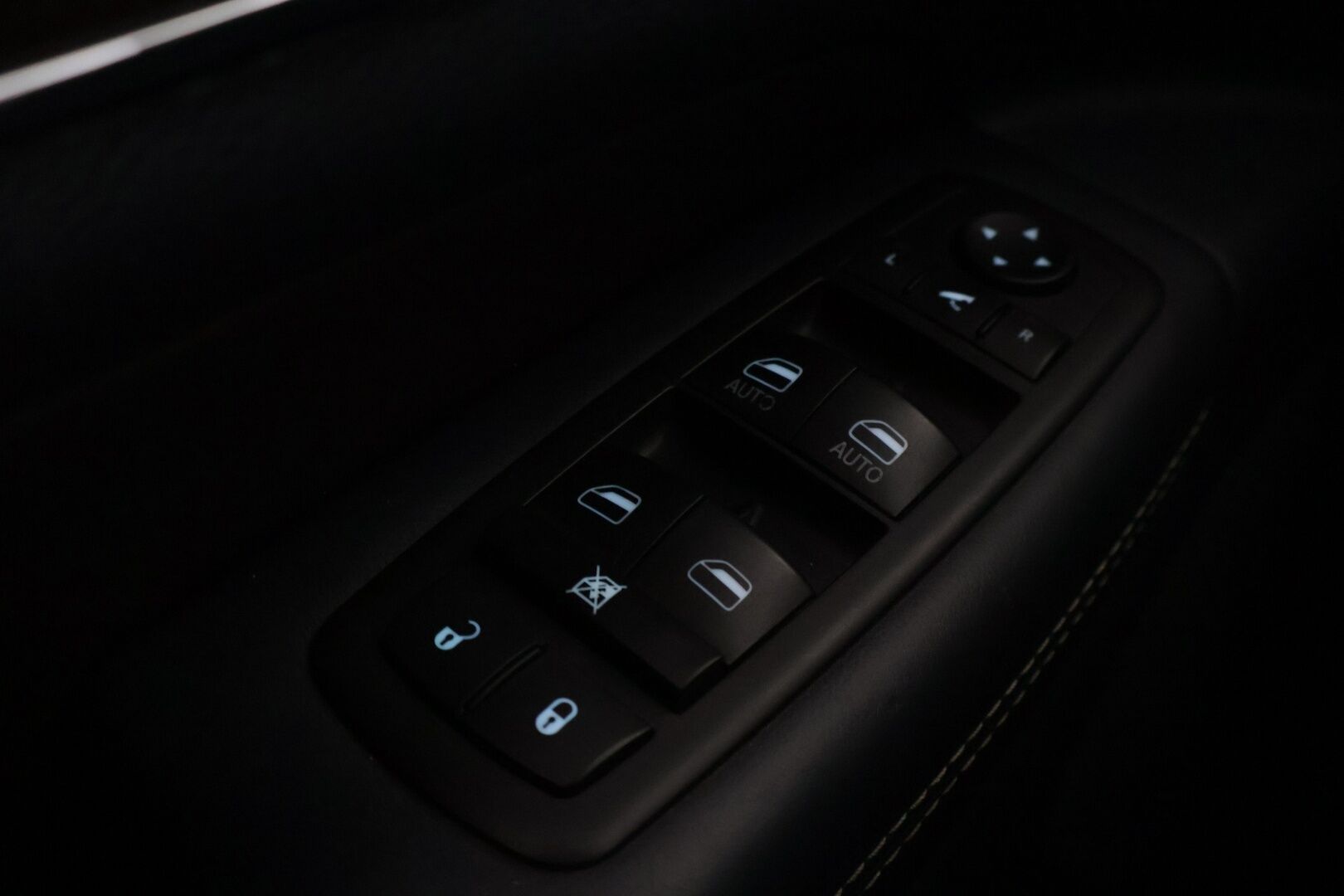 Jeep Grand Cherokee 2015 3,0 CRD 250hv AT8 Summit  - YritysOutlet - Myydään vain yrityksille - | ACC | Panorama | KeyLessgo | Nahat | Muistipenkit | Koukku | P.kamera |