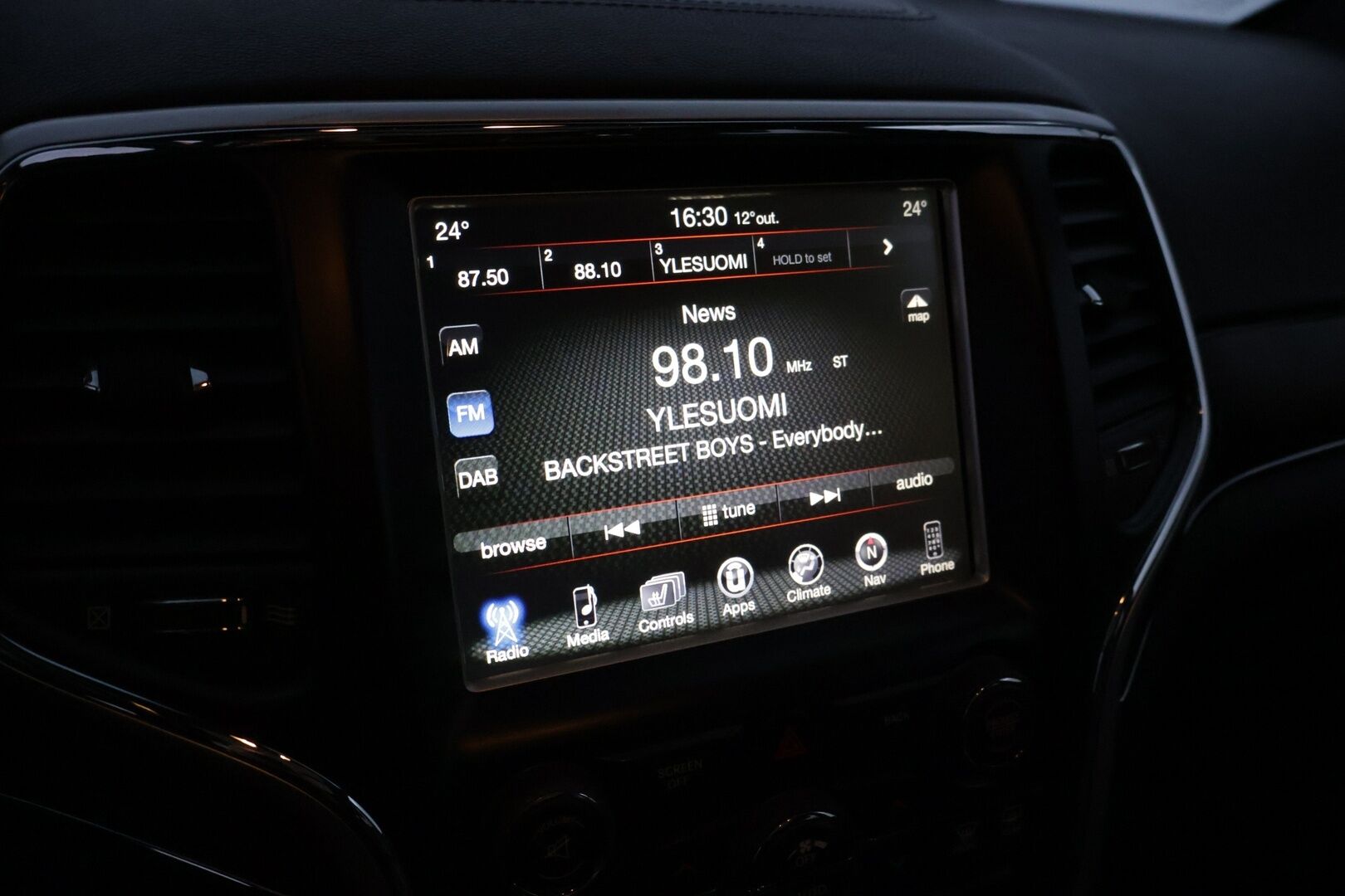 Jeep Grand Cherokee 2015 3,0 CRD 250hv AT8 Summit  - YritysOutlet - Myydään vain yrityksille - | ACC | Panorama | KeyLessgo | Nahat | Muistipenkit | Koukku | P.kamera |