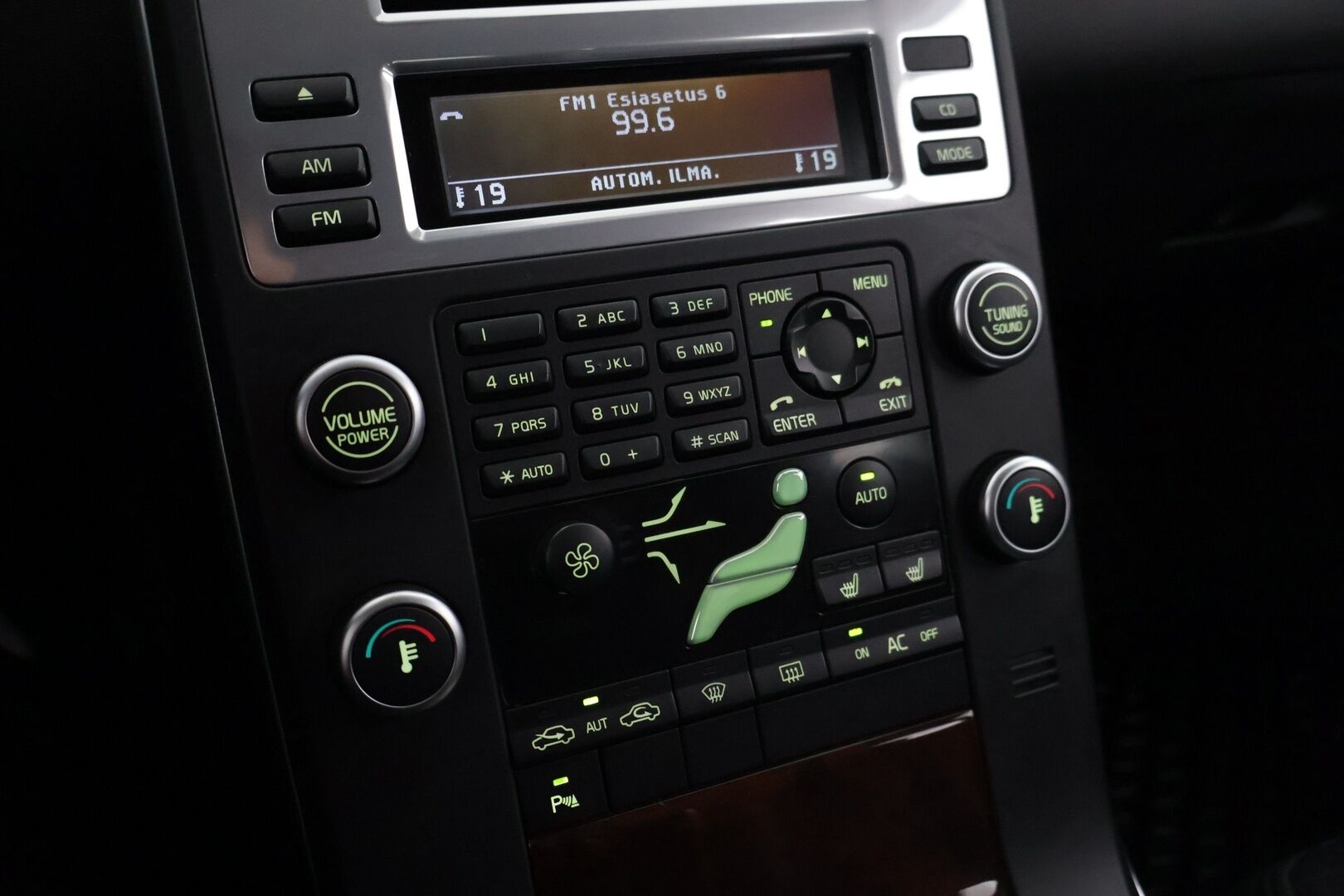 Volvo V70 2011 D3 Momentum *Nahkasisusta / Navigointi / Sähkötoiminen takaluukku / Vetokoukku* - *Viimeisin huolto tehty 9/25 287tkm kohdalla / Hihna vaihdettu toistamiseen vesipumpun kanssa 8/25 282tkm kohdalla / 2x Renkaa & Vanteet*