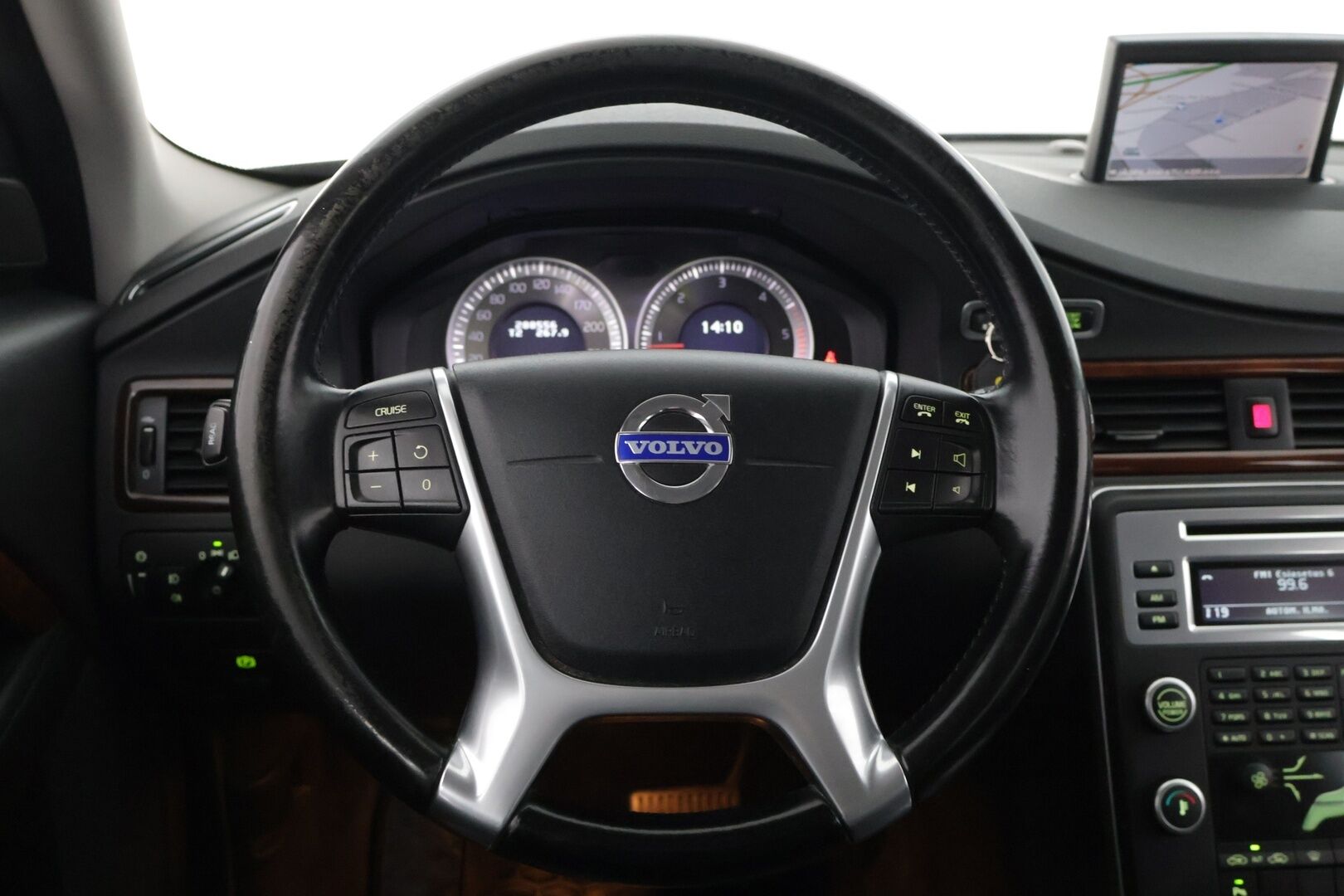 Volvo V70 2011 D3 Momentum *Nahkasisusta / Navigointi / Sähkötoiminen takaluukku / Vetokoukku* - *Viimeisin huolto tehty 9/25 287tkm kohdalla / Hihna vaihdettu toistamiseen vesipumpun kanssa 8/25 282tkm kohdalla / 2x Renkaa & Vanteet*