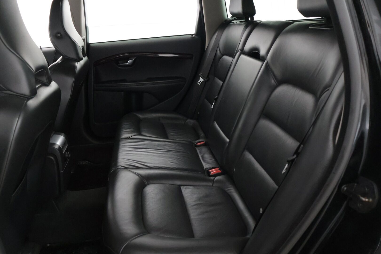 Volvo V70 2011 D3 Momentum *Nahkasisusta / Navigointi / Sähkötoiminen takaluukku / Vetokoukku* - *Viimeisin huolto tehty 9/25 287tkm kohdalla / Hihna vaihdettu toistamiseen vesipumpun kanssa 8/25 282tkm kohdalla / 2x Renkaa & Vanteet*