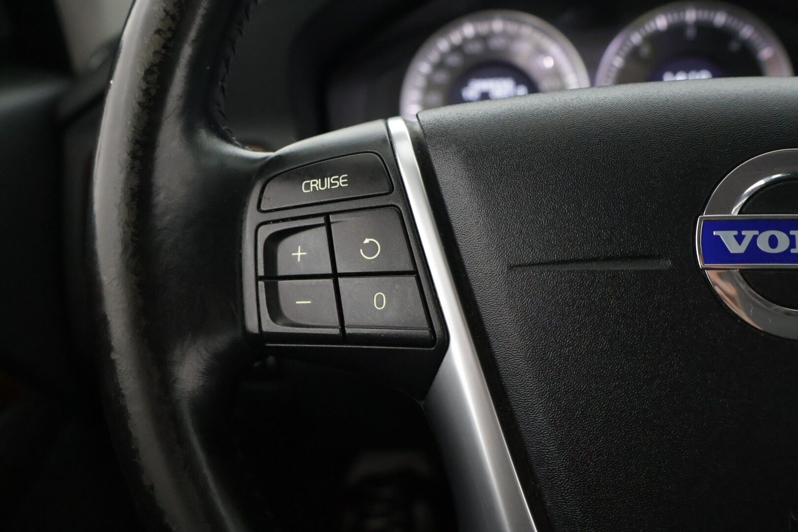 Volvo V70 2011 D3 Momentum *Nahkasisusta / Navigointi / Sähkötoiminen takaluukku / Vetokoukku* - *Viimeisin huolto tehty 9/25 287tkm kohdalla / Hihna vaihdettu toistamiseen vesipumpun kanssa 8/25 282tkm kohdalla / 2x Renkaa & Vanteet*