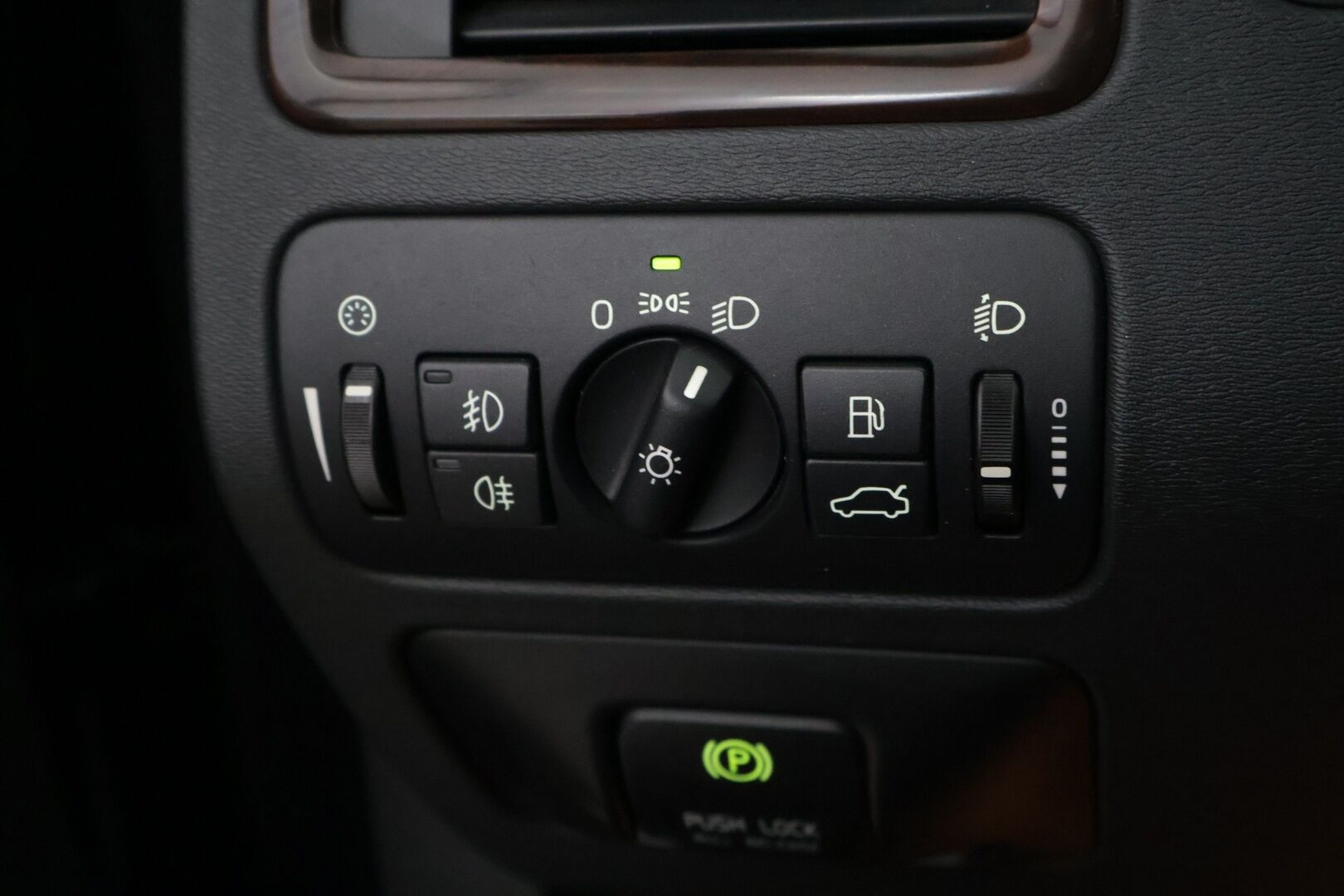 Volvo V70 2011 D3 Momentum *Nahkasisusta / Navigointi / Sähkötoiminen takaluukku / Vetokoukku* - *Viimeisin huolto tehty 9/25 287tkm kohdalla / Hihna vaihdettu toistamiseen vesipumpun kanssa 8/25 282tkm kohdalla / 2x Renkaa & Vanteet*