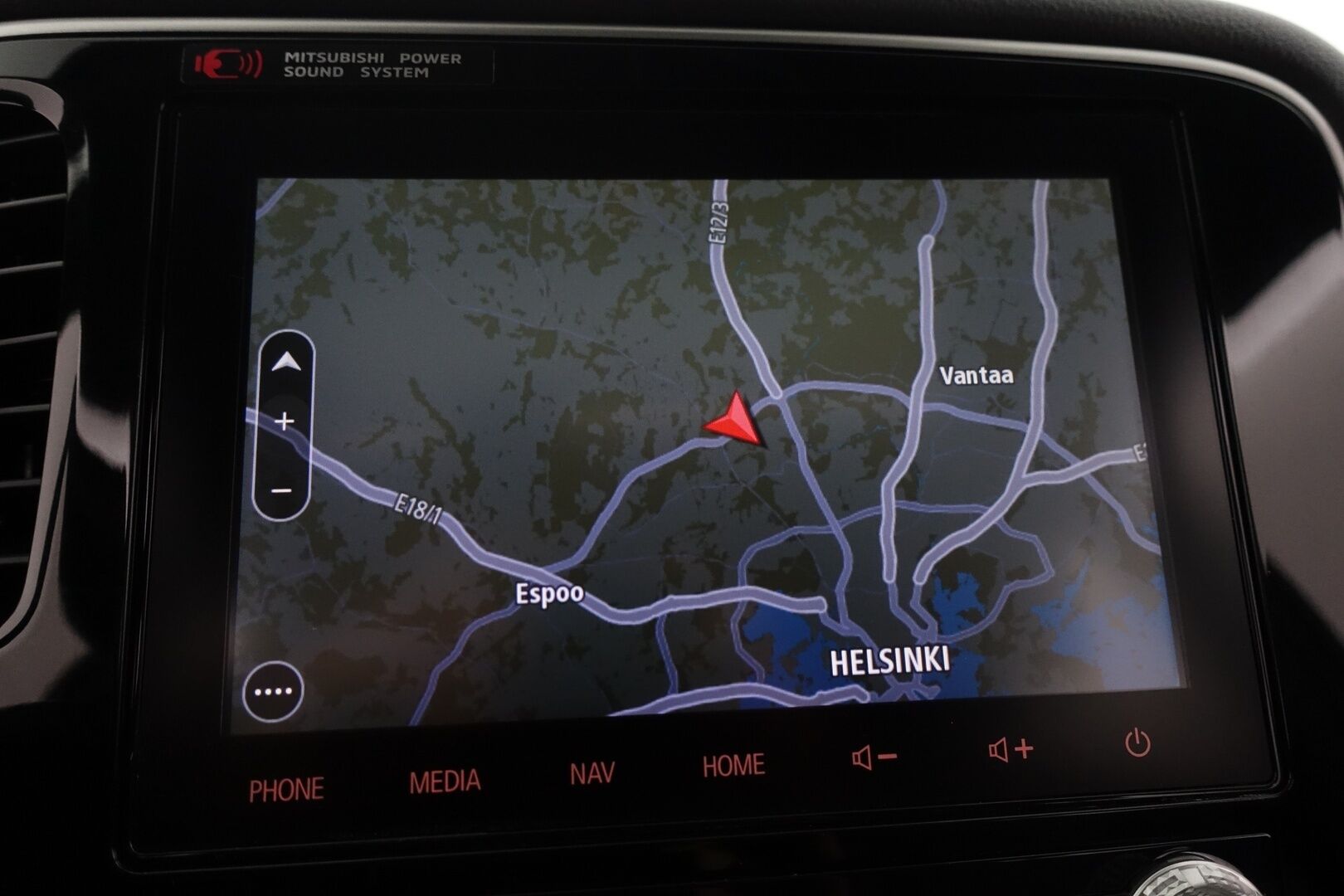 Mitsubishi Outlander PHEV 2020 Instyle 4WD 5P * ACC / Vetokoukku / Kattoluukku / 360 Kamera / Nahkasisusta / Keyless / Lämm. Tuulilasi / AppleCarPlay - Suomi-auto / Ratinlämmitin / LED / Navi / 2X Renkaat & Vanteet
