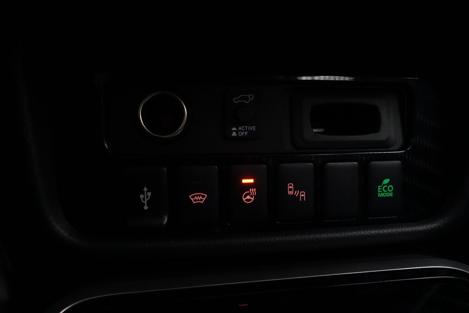 Mitsubishi Outlander PHEV 2020 Instyle 4WD 5P * ACC / Vetokoukku / Kattoluukku / 360 Kamera / Nahkasisusta / Keyless / Lämm. Tuulilasi / AppleCarPlay - Suomi-auto / Ratinlämmitin / LED / Navi / 2X Renkaat & Vanteet