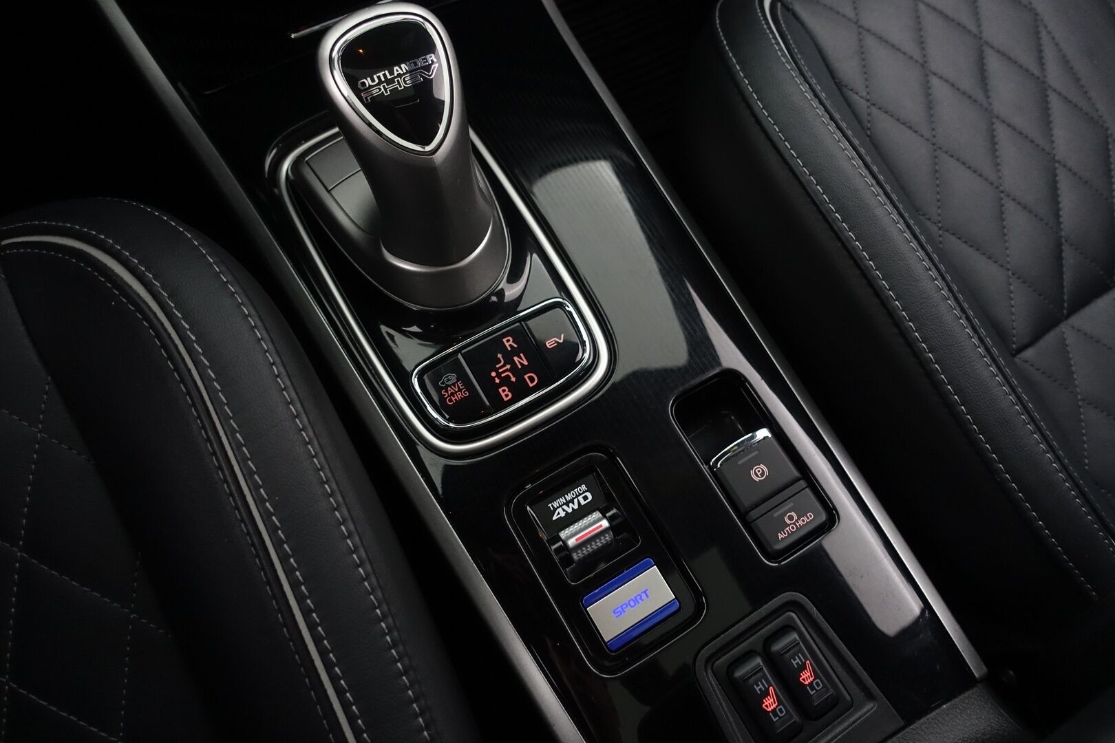 Mitsubishi Outlander PHEV 2020 Instyle 4WD 5P * ACC / Vetokoukku / Kattoluukku / 360 Kamera / Nahkasisusta / Keyless / Lämm. Tuulilasi / AppleCarPlay - Suomi-auto / Ratinlämmitin / LED / Navi / 2X Renkaat & Vanteet