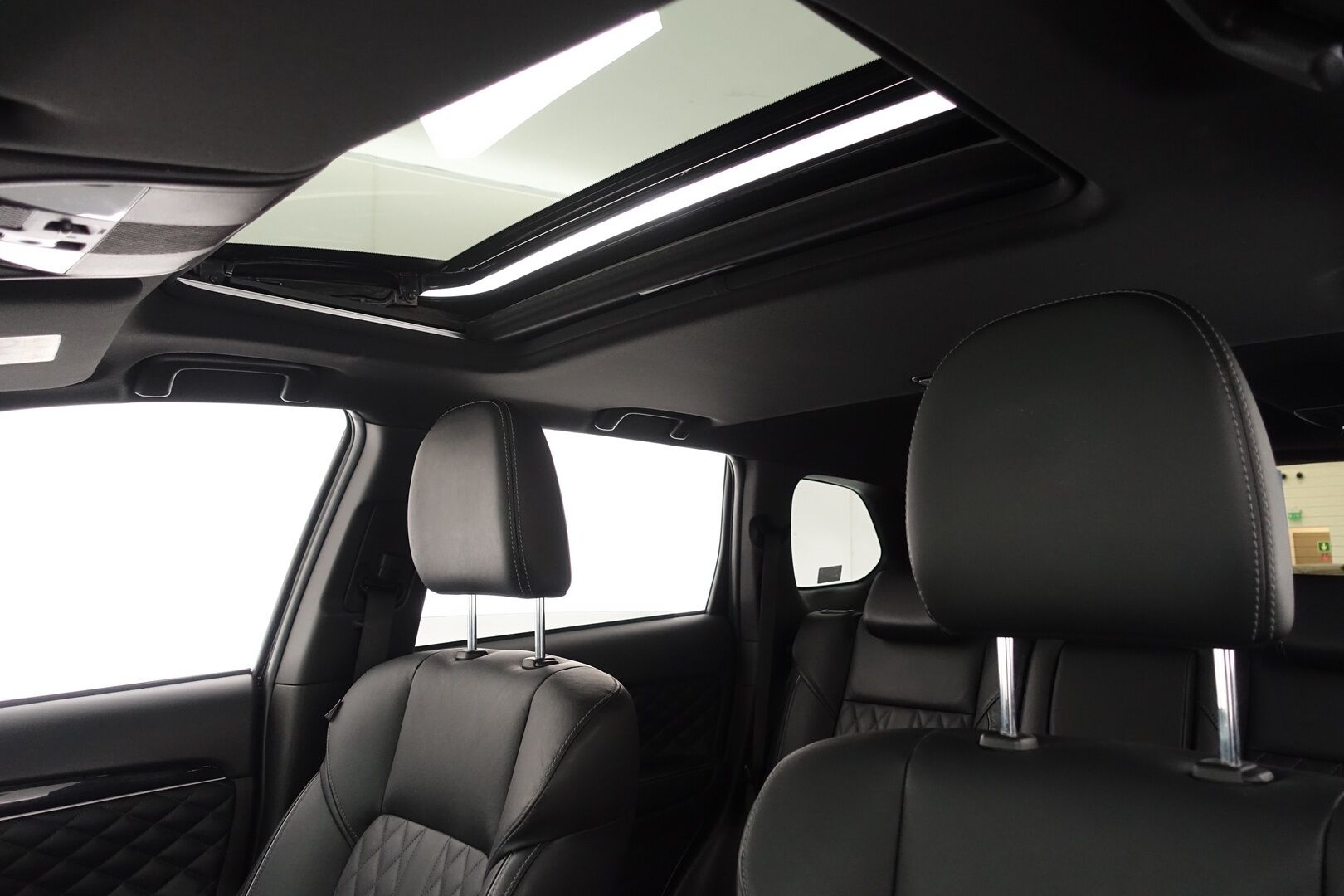 Mitsubishi Outlander PHEV 2020 Instyle 4WD 5P * ACC / Vetokoukku / Kattoluukku / 360 Kamera / Nahkasisusta / Keyless / Lämm. Tuulilasi / AppleCarPlay - Suomi-auto / Ratinlämmitin / LED / Navi / 2X Renkaat & Vanteet