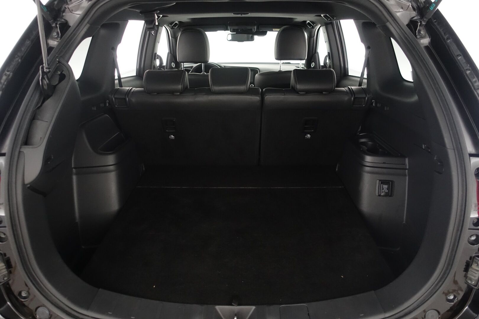Mitsubishi Outlander PHEV 2020 Instyle 4WD 5P * ACC / Vetokoukku / Kattoluukku / 360 Kamera / Nahkasisusta / Keyless / Lämm. Tuulilasi / AppleCarPlay - Suomi-auto / Ratinlämmitin / LED / Navi / 2X Renkaat & Vanteet