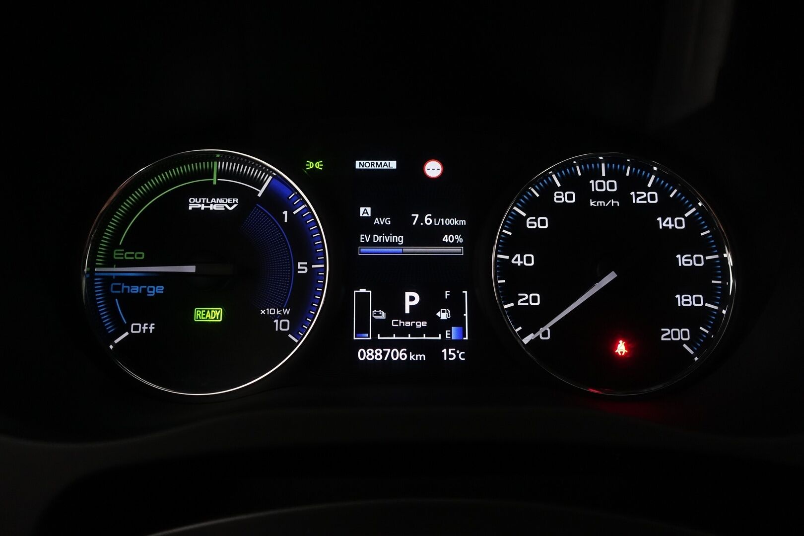 Mitsubishi Outlander PHEV 2020 Instyle 4WD 5P * ACC / Vetokoukku / Kattoluukku / 360 Kamera / Nahkasisusta / Keyless / Lämm. Tuulilasi / AppleCarPlay - Suomi-auto / Ratinlämmitin / LED / Navi / 2X Renkaat & Vanteet