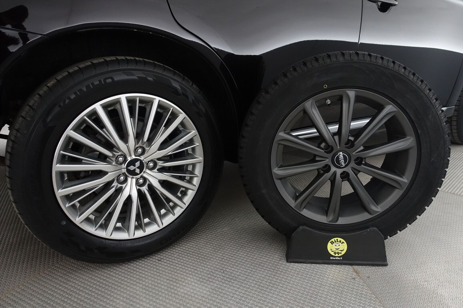 Mitsubishi Outlander PHEV 2020 Instyle 4WD 5P * ACC / Vetokoukku / Kattoluukku / 360 Kamera / Nahkasisusta / Keyless / Lämm. Tuulilasi / AppleCarPlay - Suomi-auto / Ratinlämmitin / LED / Navi / 2X Renkaat & Vanteet