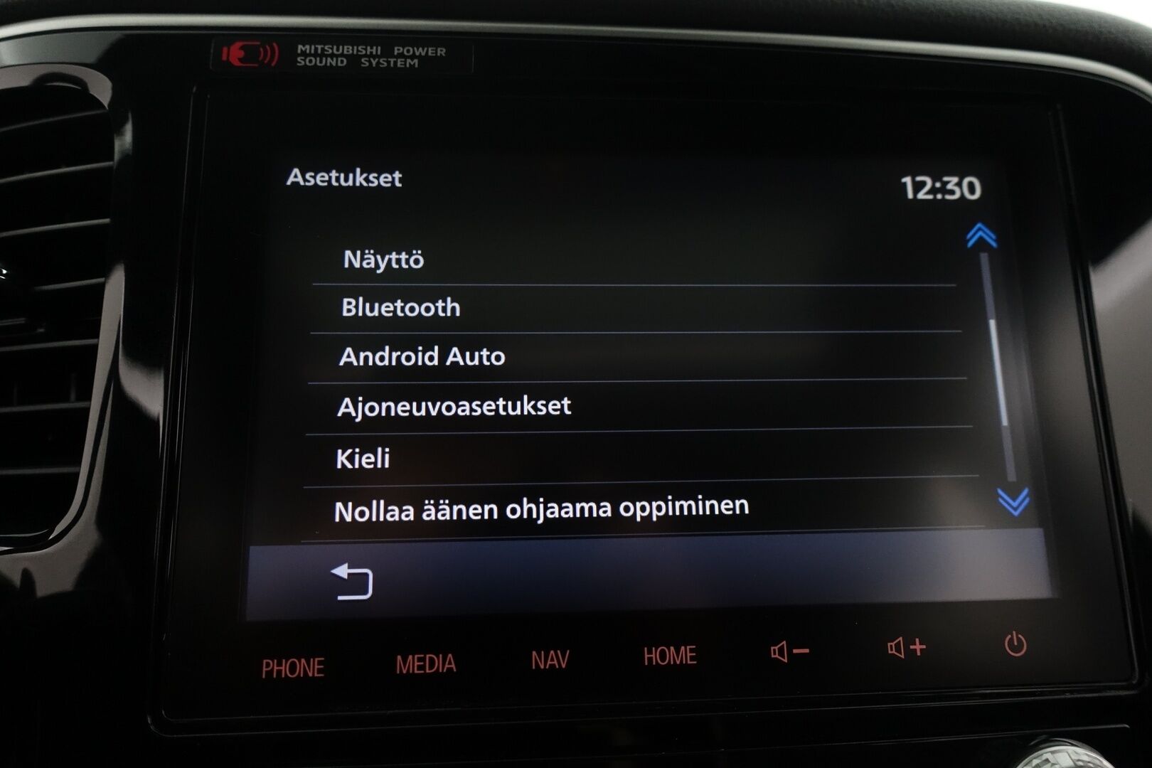 Mitsubishi Outlander PHEV 2020 Instyle 4WD 5P * ACC / Vetokoukku / Kattoluukku / 360 Kamera / Nahkasisusta / Keyless / Lämm. Tuulilasi / AppleCarPlay - Suomi-auto / Ratinlämmitin / LED / Navi / 2X Renkaat & Vanteet